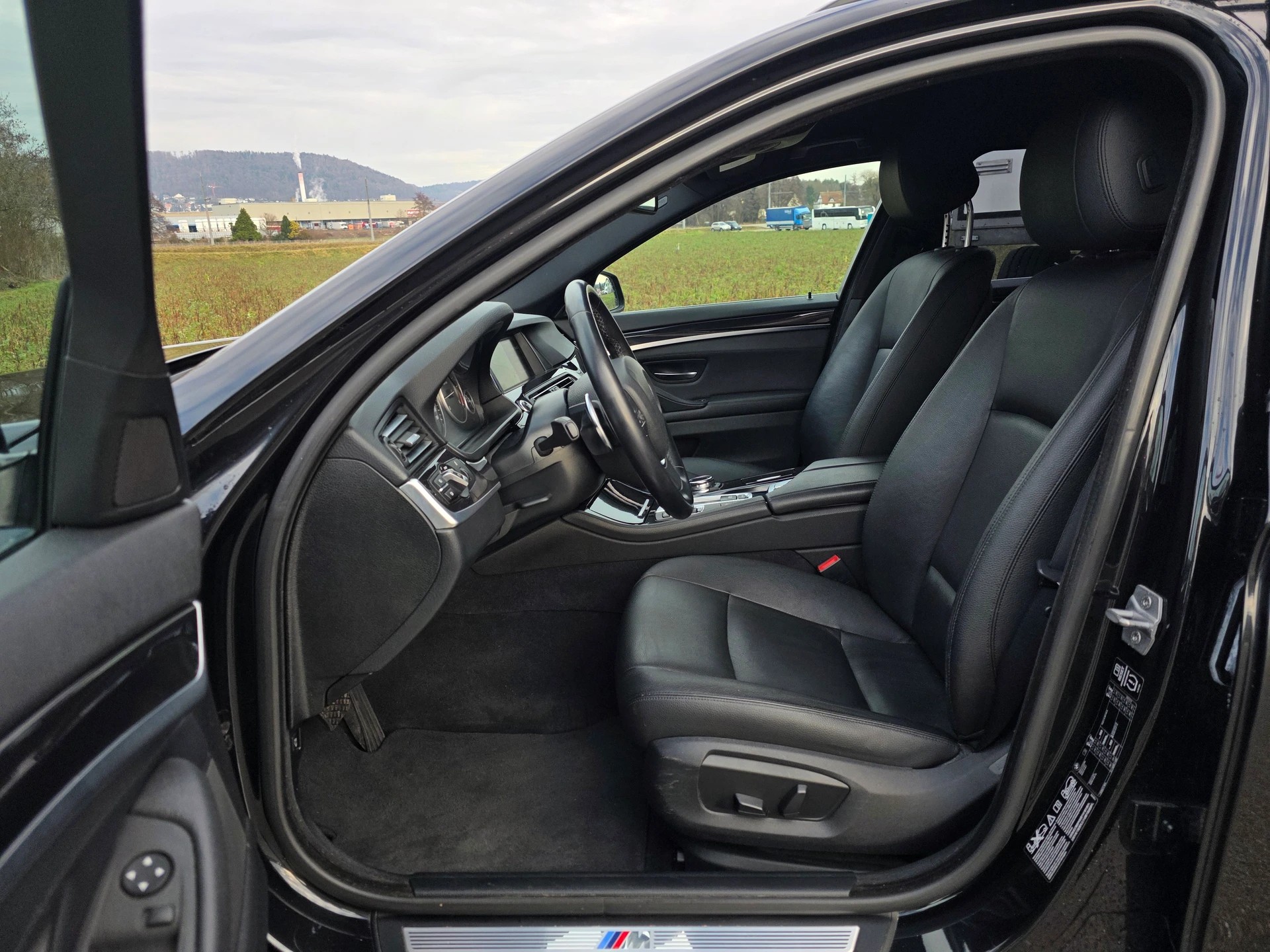 BMW 520d Touring xDrive Steptronic *CH-Fahrzeug* ab MFK *-image-5
