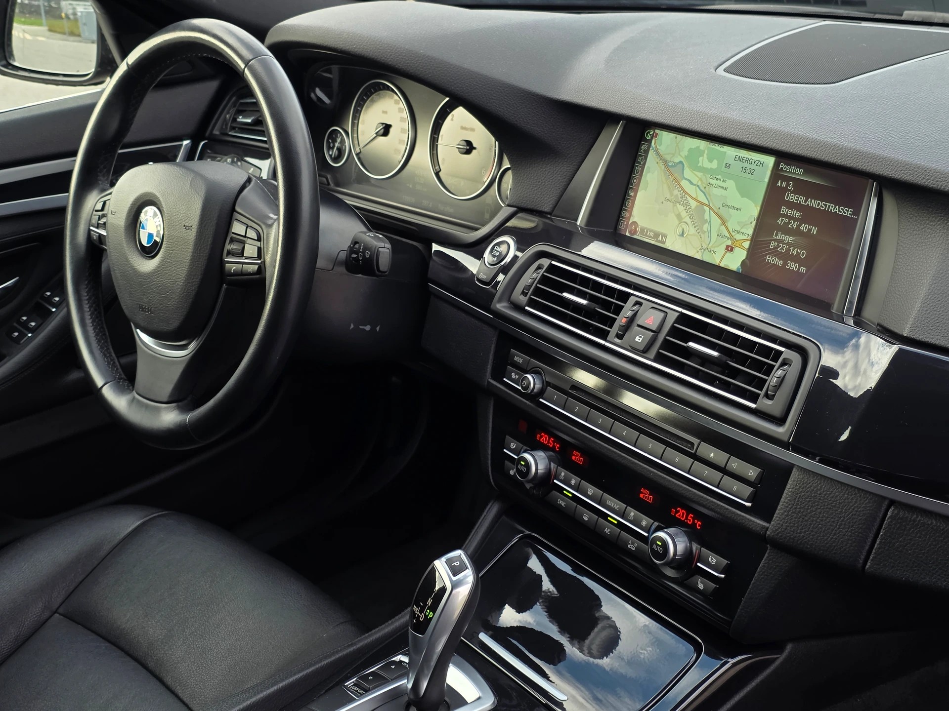 BMW 520d Touring xDrive Steptronic *CH-Fahrzeug* ab MFK *-image-14