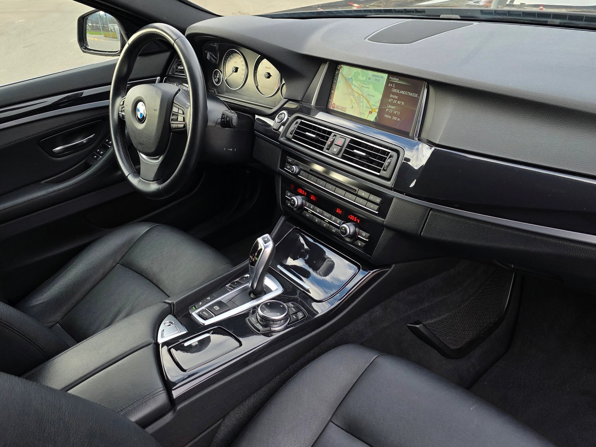 BMW 520d Touring xDrive Steptronic *CH-Fahrzeug* ab MFK *-image-13