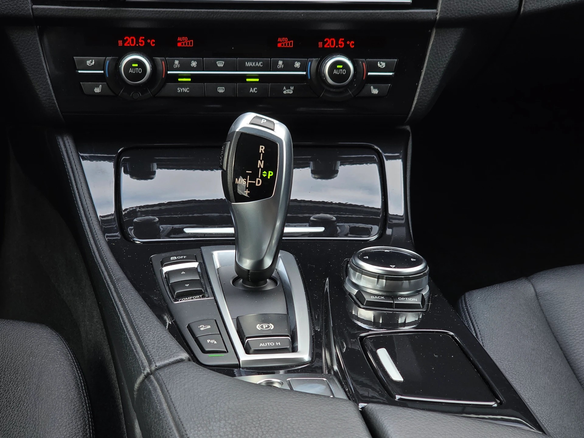 BMW 520d Touring xDrive Steptronic *CH-Fahrzeug* ab MFK *-image-11