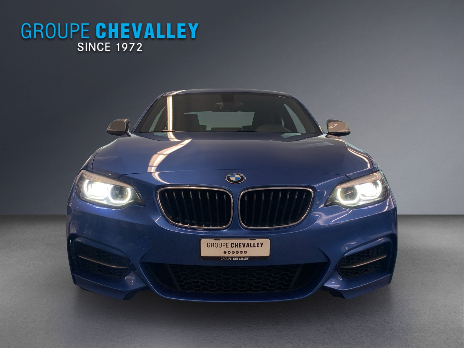 BMW M240i xDrive-image-1