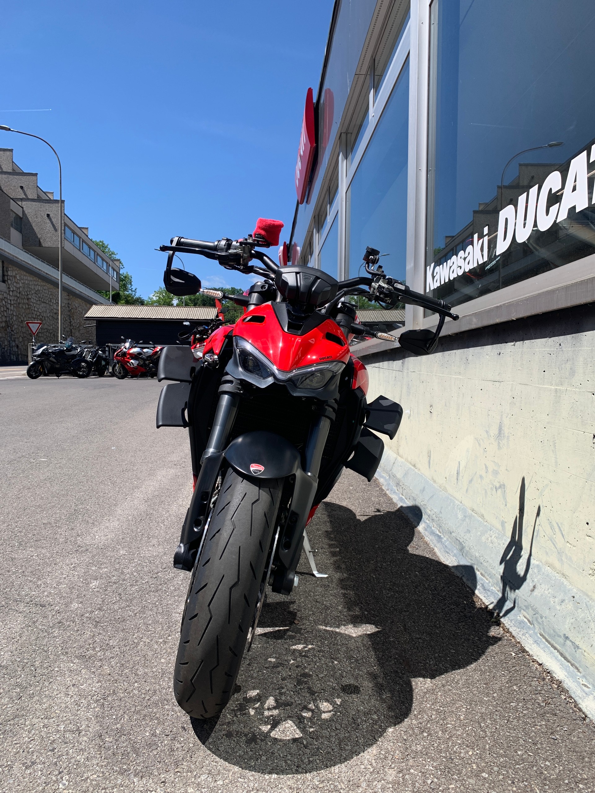 DUCATI Streetfighter V2-showroom-element-3
