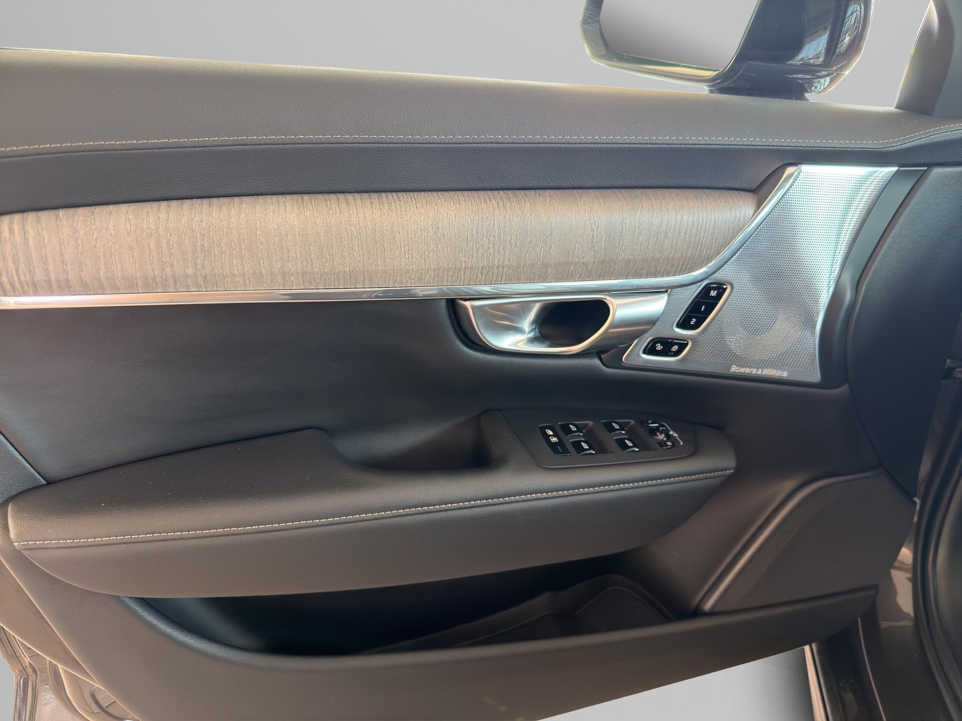VOLVO V90 2.0 T8 TE Ultimate Dark eAWD-image-17
