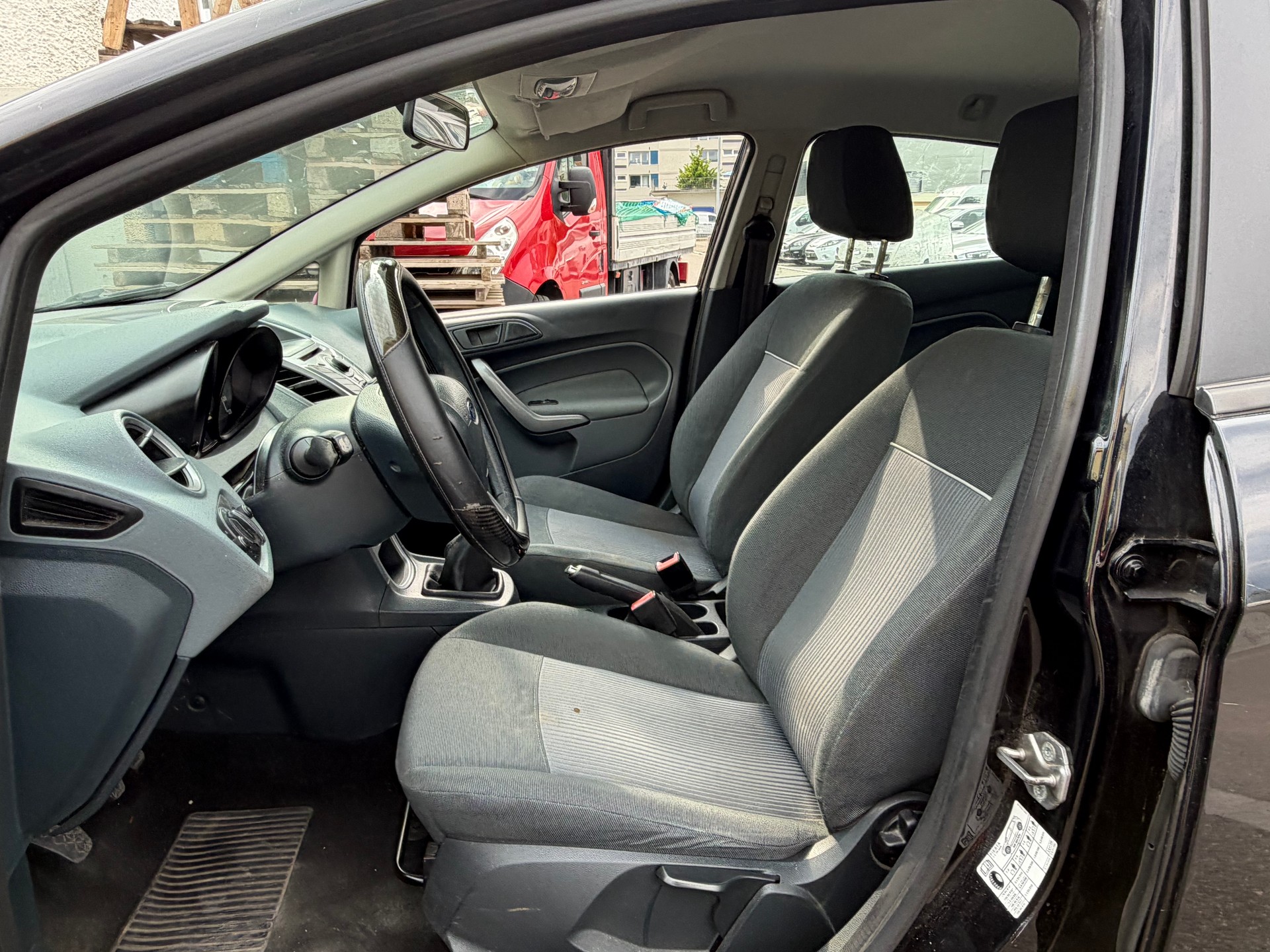 FORD Fiesta 1.25 16V Ambiente-image-8