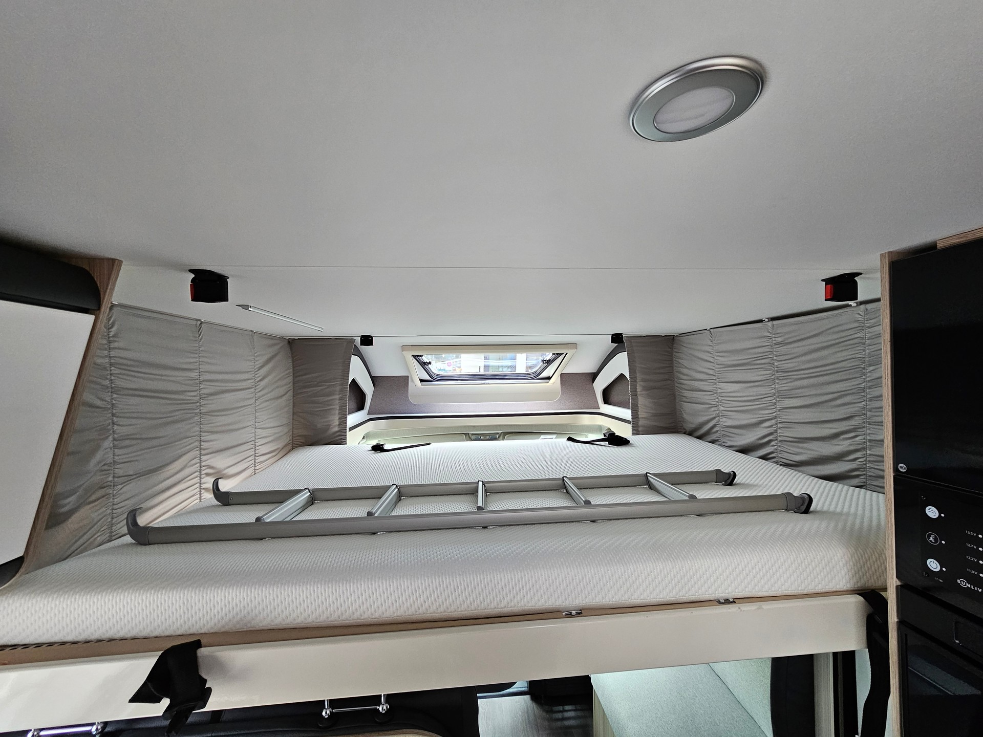 SUN LIVING S 75SL 140PS Automat-image-24