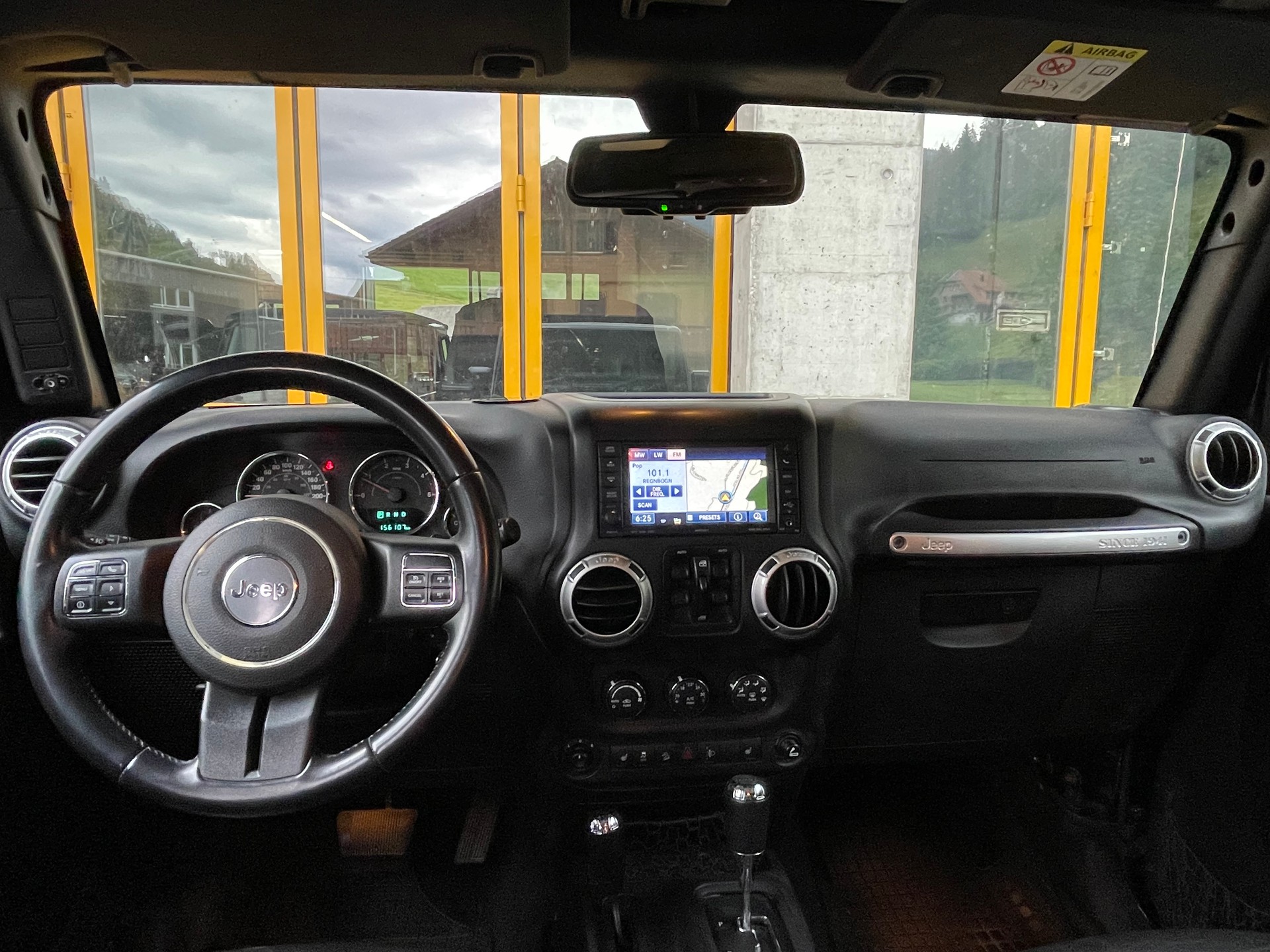 JEEP 2.8 CRD Sahara Automatic-image-13