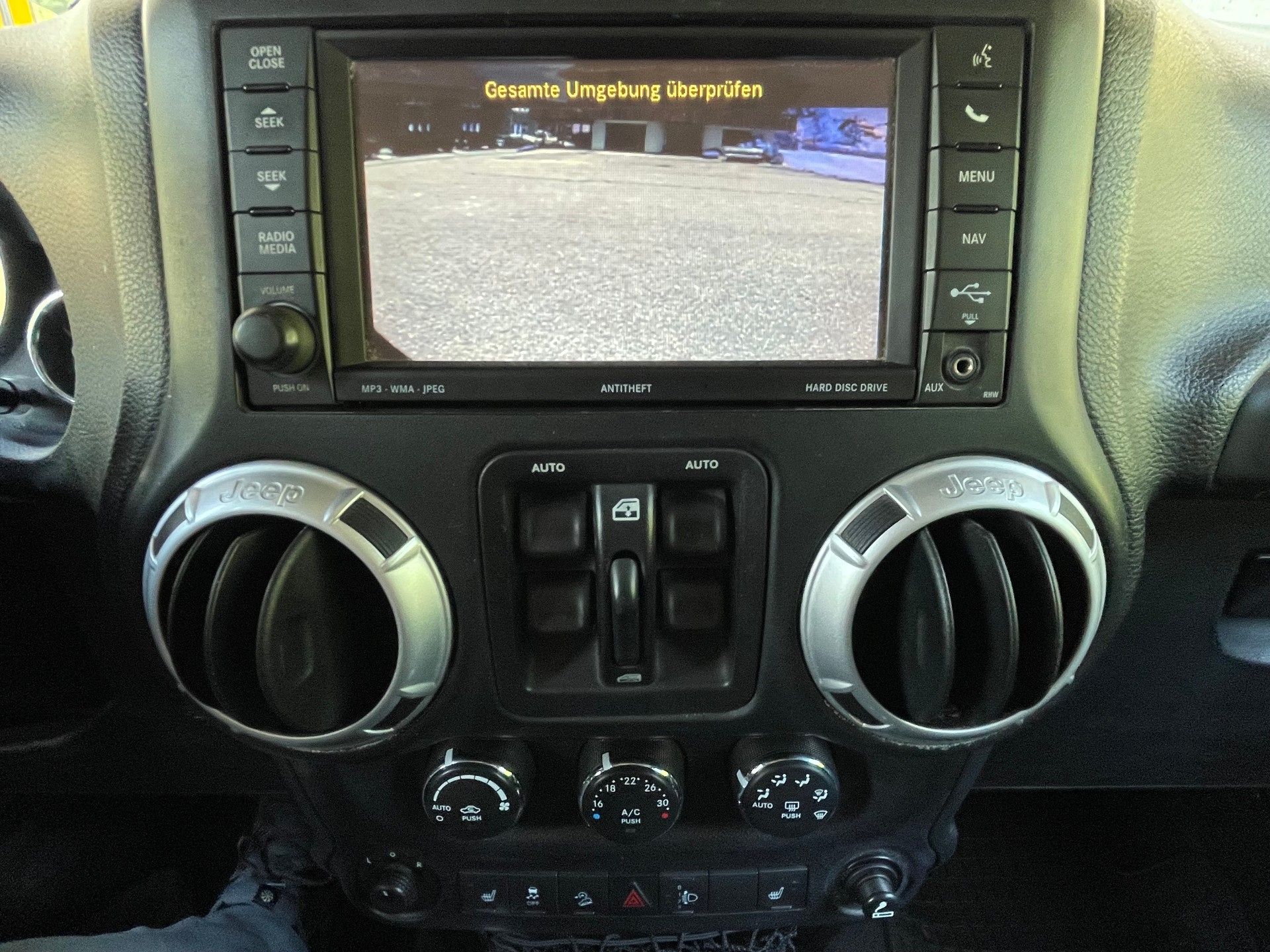 JEEP 2.8 CRD Sahara Automatic-image-14