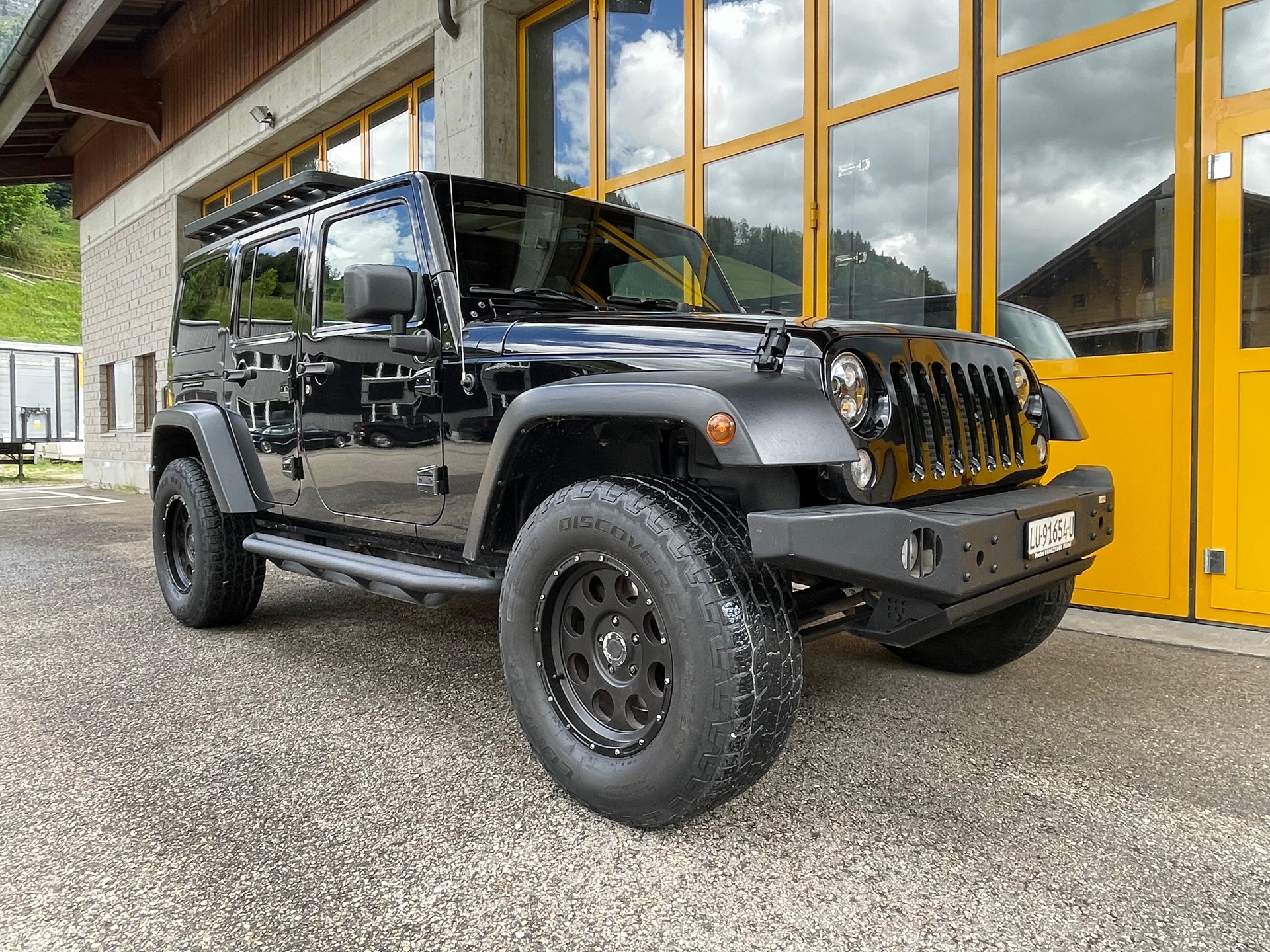 JEEP 2.8 CRD Sahara Automatic-image-8