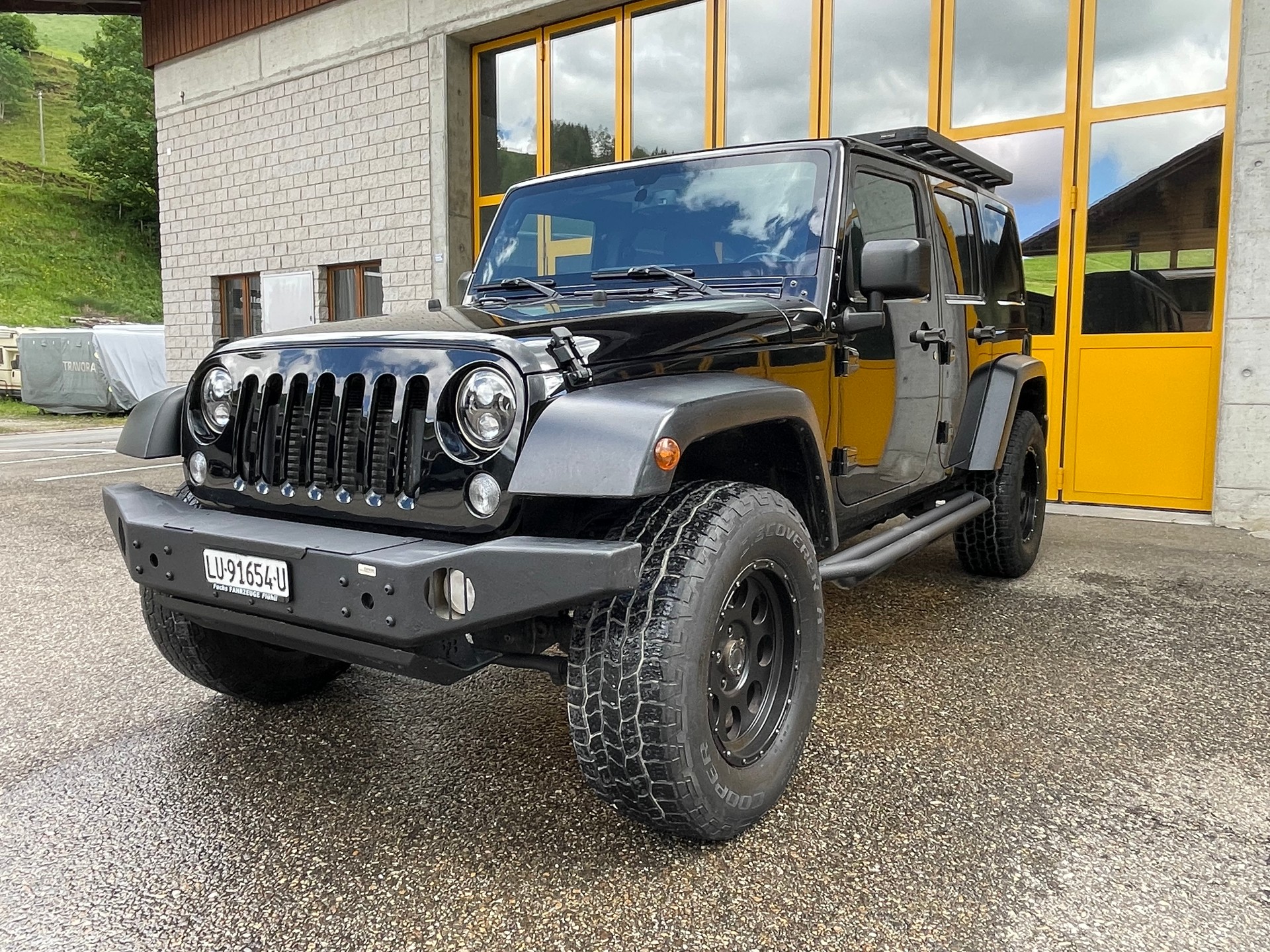 JEEP 2.8 CRD Sahara Automatic-image-11