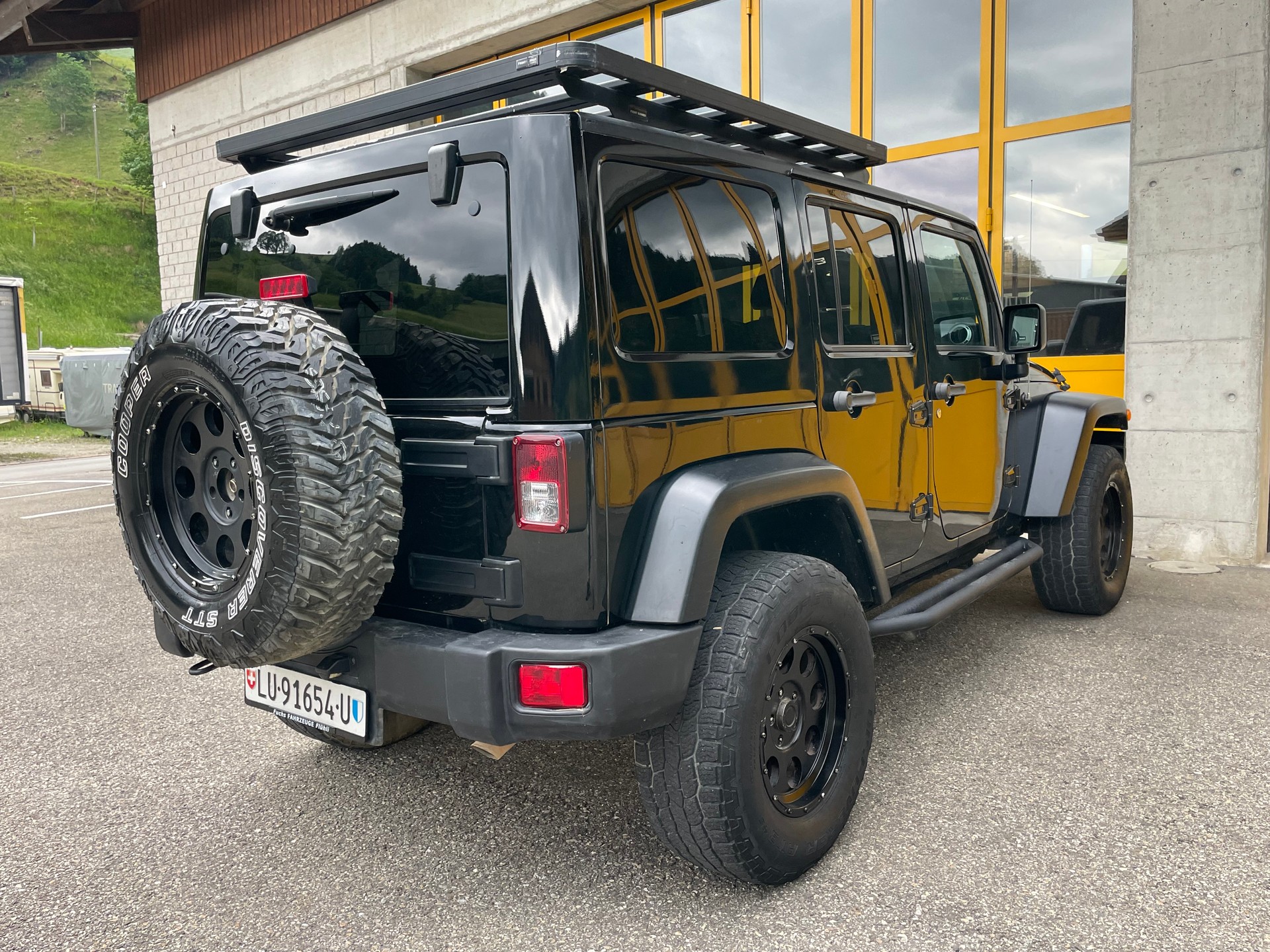 JEEP 2.8 CRD Sahara Automatic-image-5