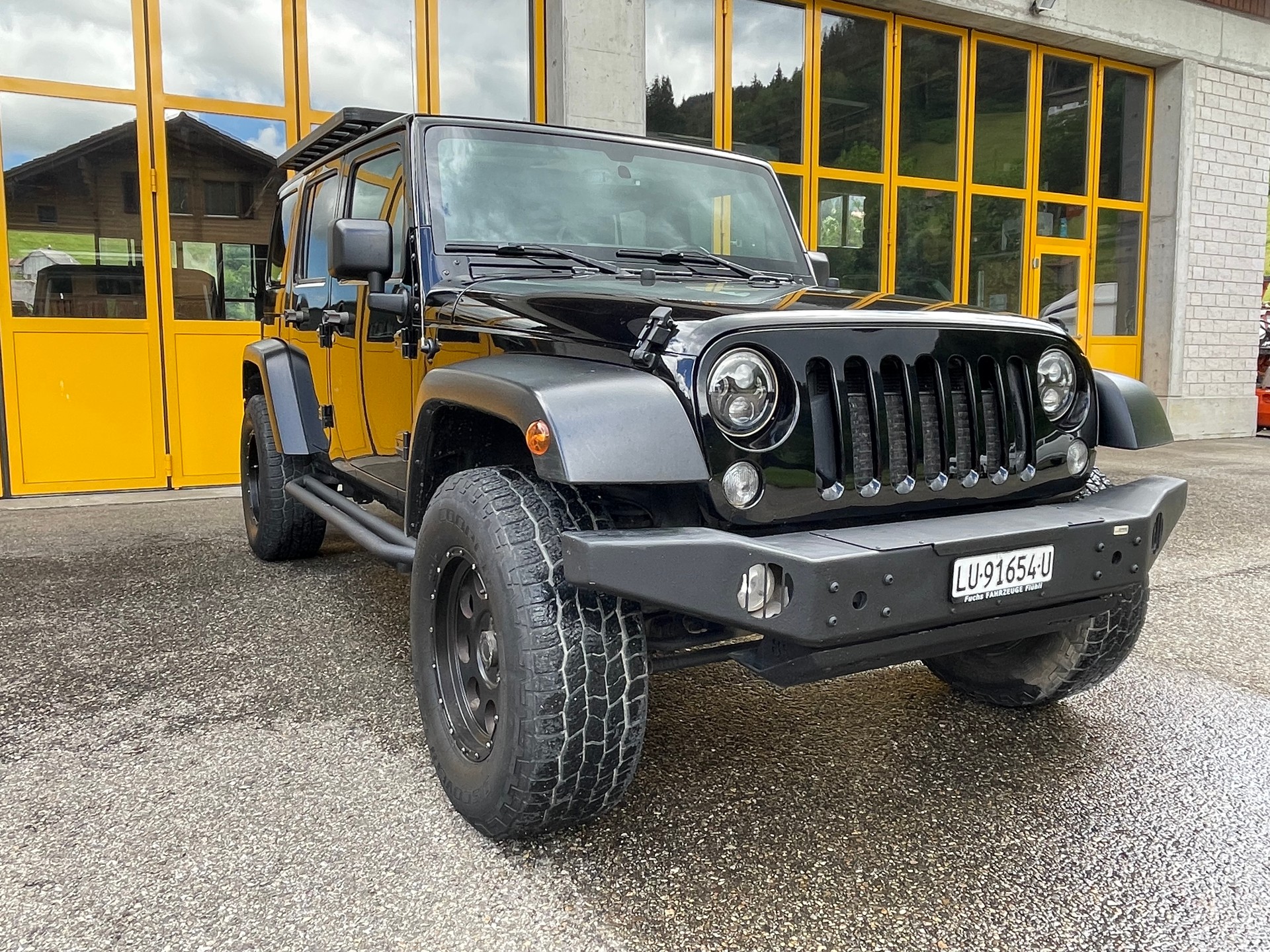 JEEP 2.8 CRD Sahara Automatic-image-9