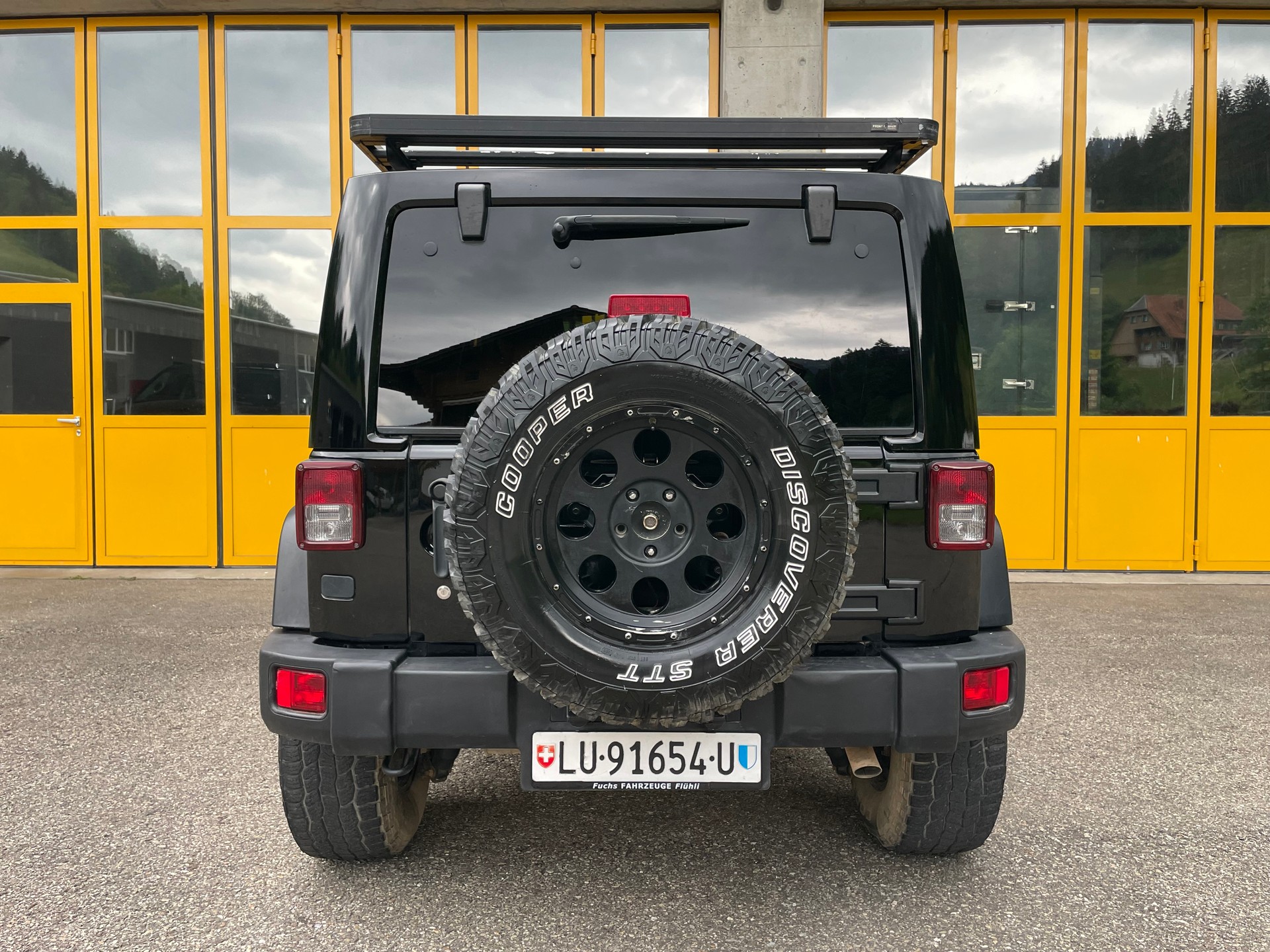 JEEP 2.8 CRD Sahara Automatic-image-4
