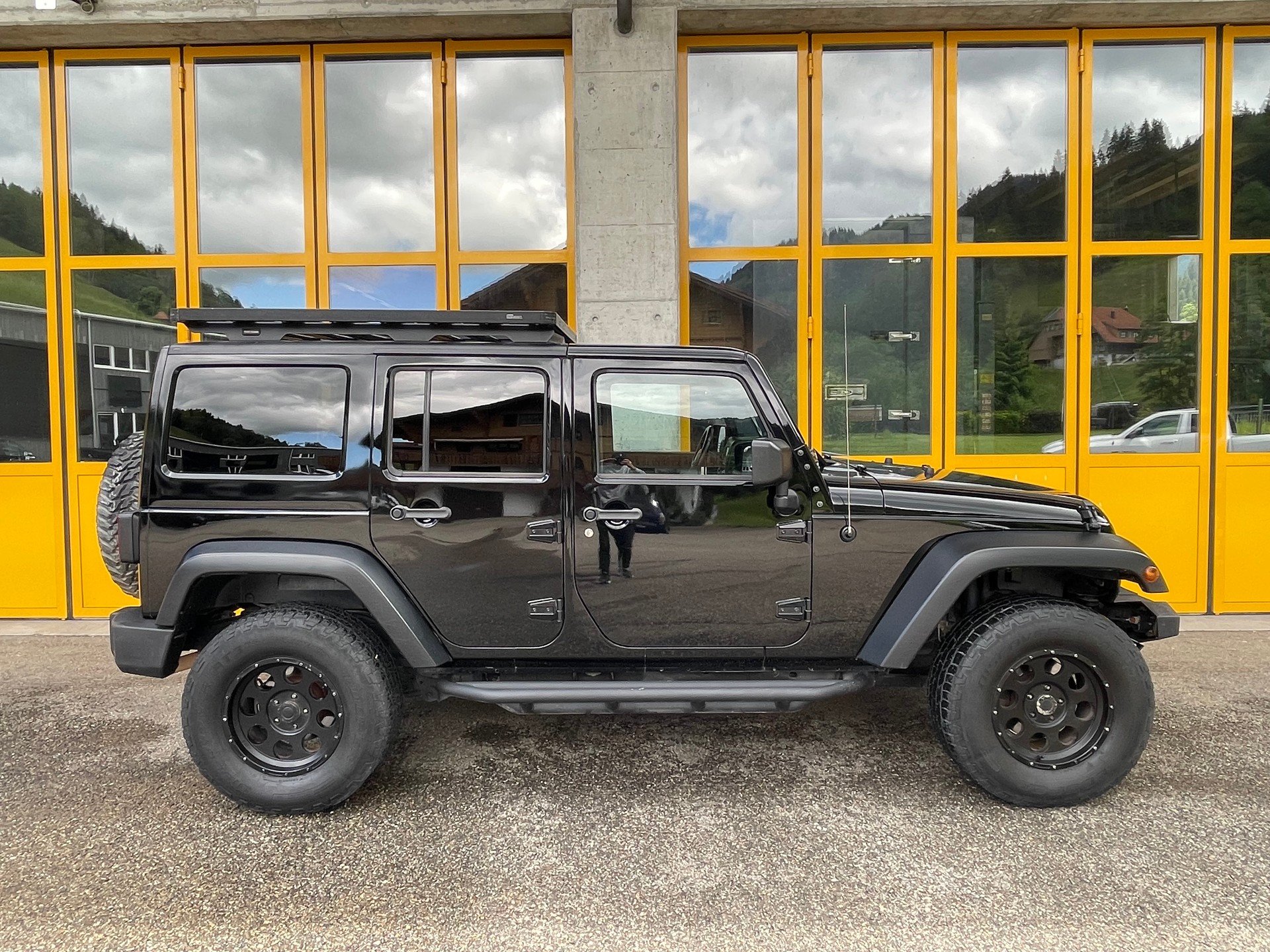 JEEP 2.8 CRD Sahara Automatic-image-7