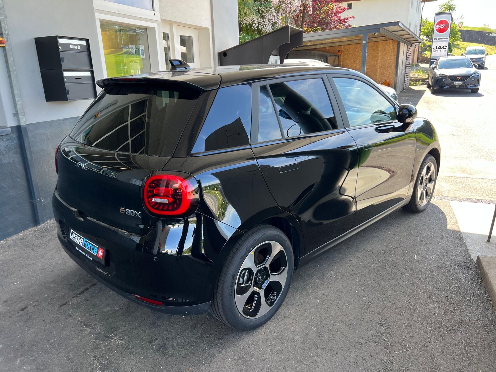 JAC E30X 51 kWh Flagship Pro+-image-2