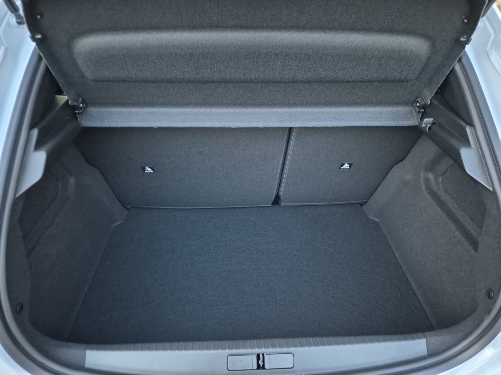 PEUGEOT 208 1.2 MHEV 110 Allure Premium-image-7