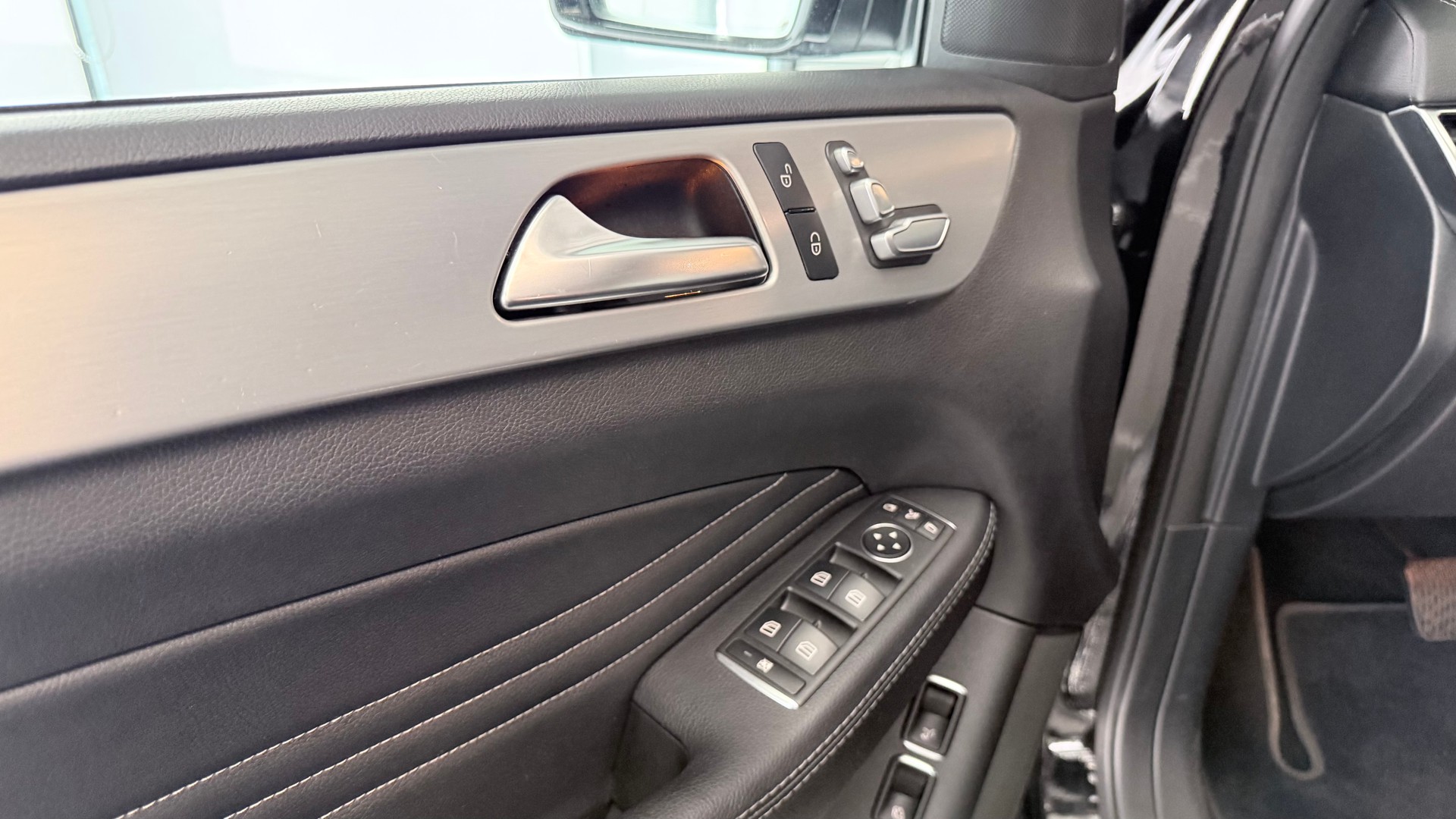 MERCEDES-BENZ GLE 350 d Coupé-image-11