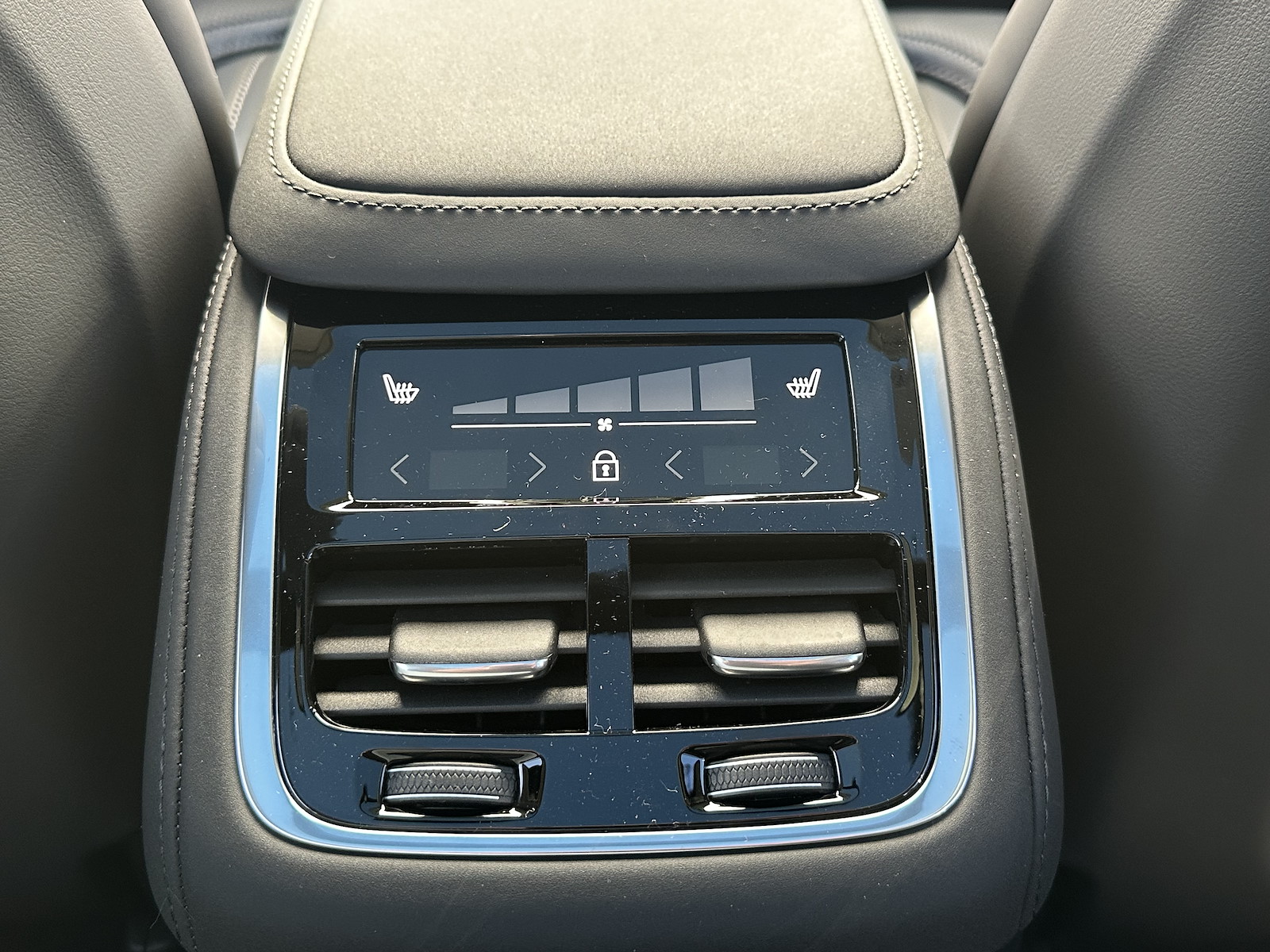 VOLVO XC90 2.0 T8 TE Ultra Dark eAWD-image-14