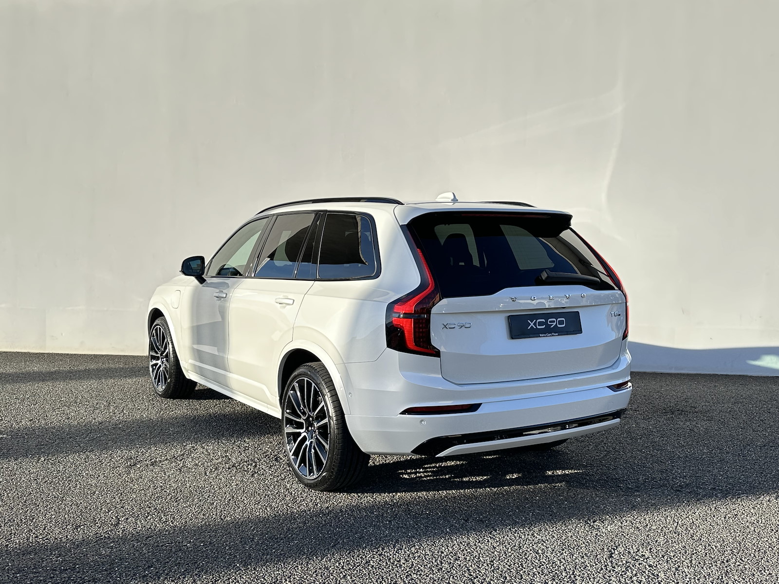 VOLVO XC90 2.0 T8 TE Ultra Dark eAWD-showroom-element-2