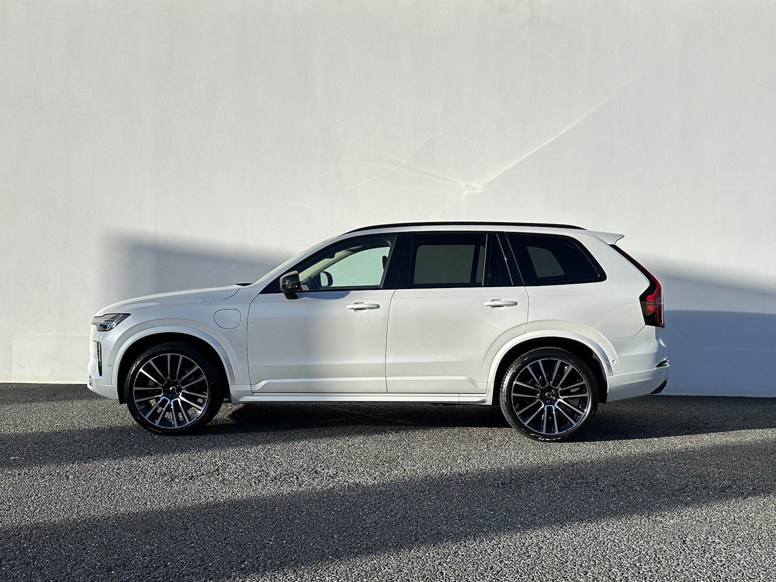 VOLVO XC90 2.0 T8 TE Ultra Dark eAWD-showroom-element-1