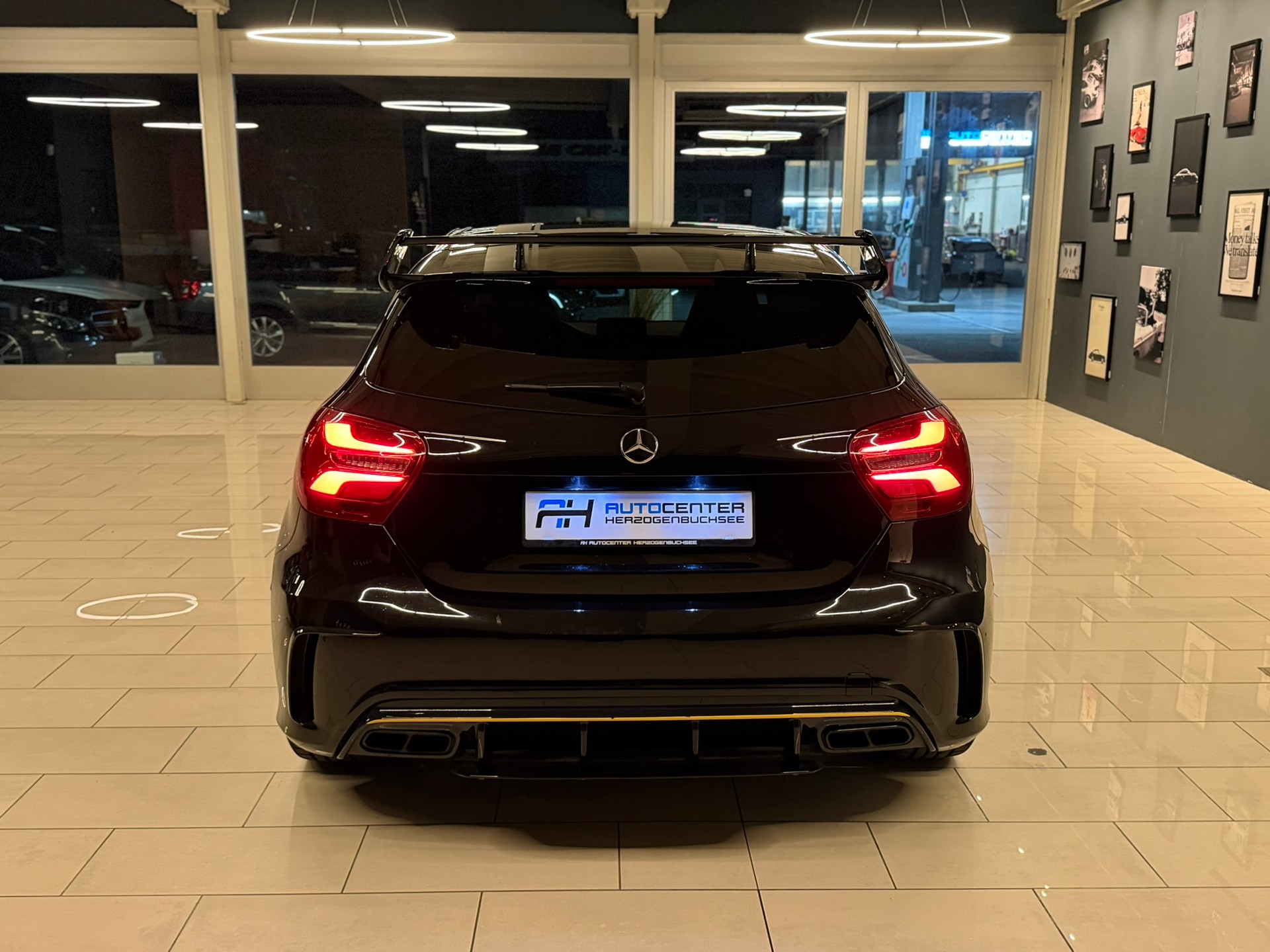 MERCEDES-BENZ A 45 AMG Yellow Night Edition 4Matic 7G-DCT-image-5