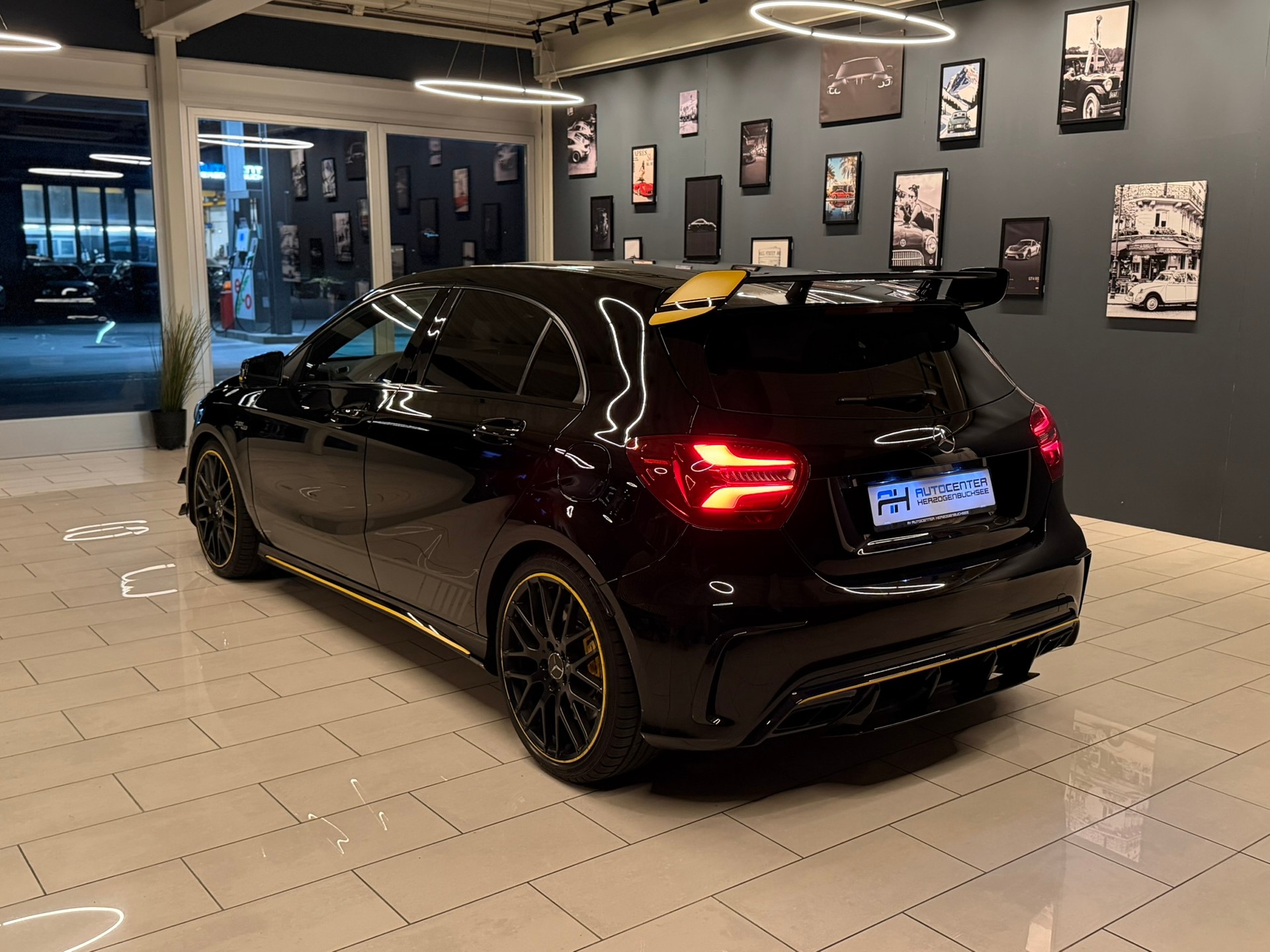 MERCEDES-BENZ A 45 AMG Yellow Night Edition 4Matic 7G-DCT-image-4