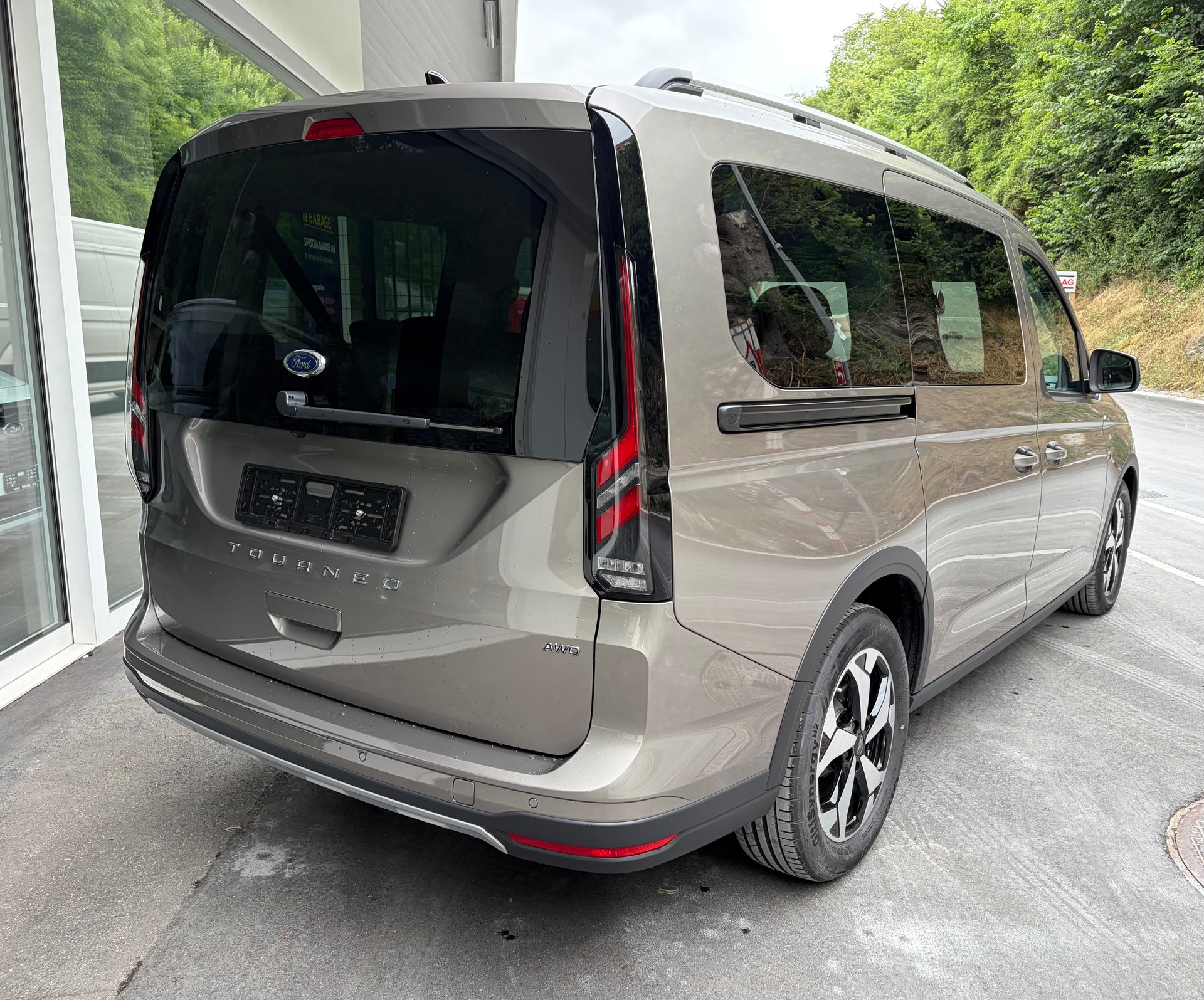 FORD Grand Tourneo Connect 2.0 EcoBlue AWD Active-showroom-element-2