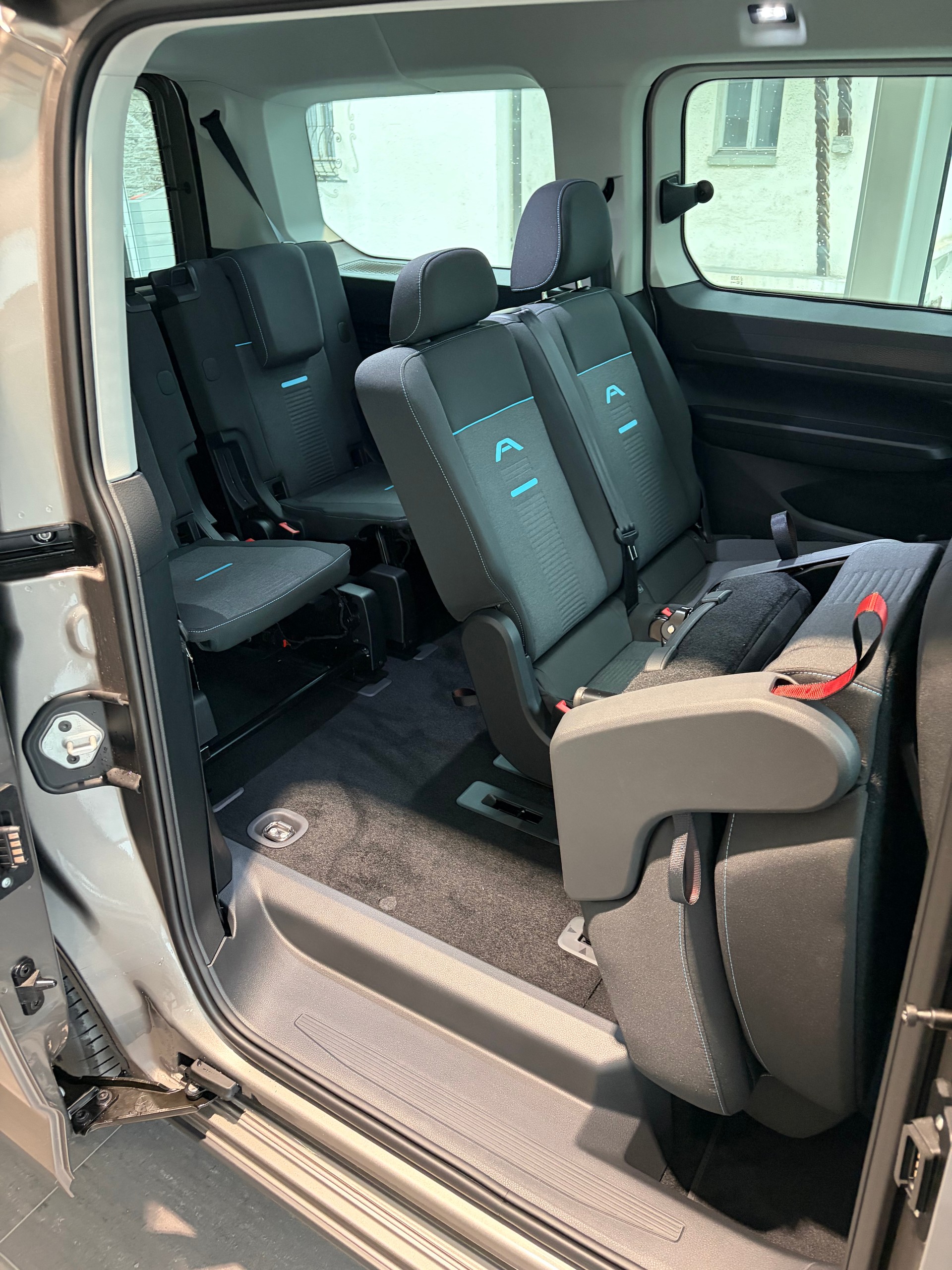 FORD Grand Tourneo Connect 2.0 EcoBlue AWD Active-image-13
