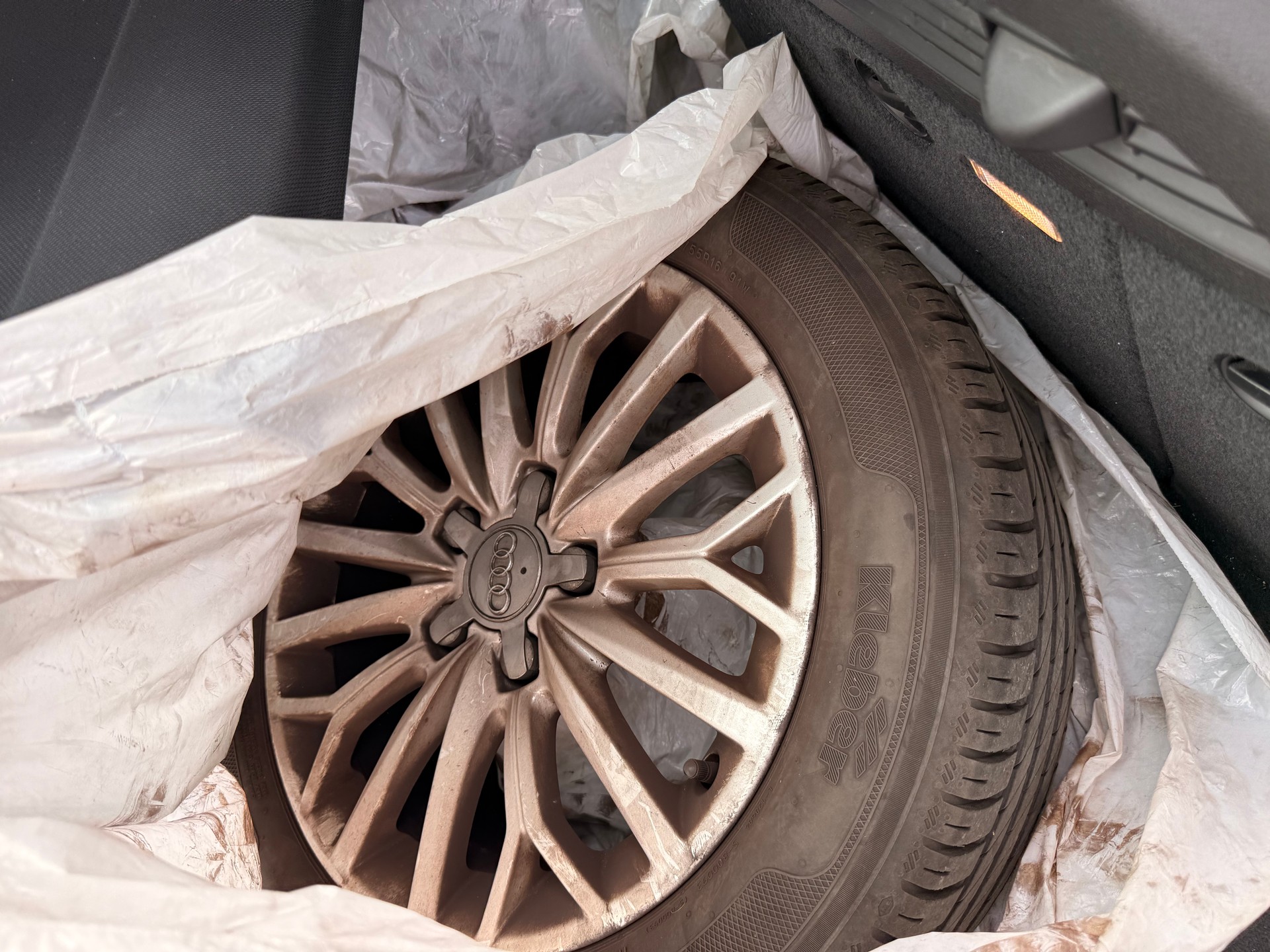 AUDI A3 1.6 TDI Attraction-image-9
