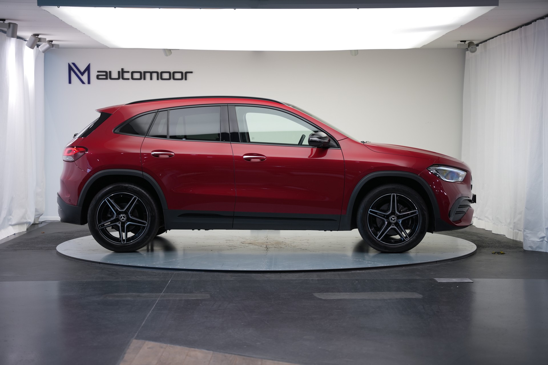 MERCEDES-BENZ GLA 200 AMG Line 7G-DCT *CH-Fahrzeug* *Panorama*-showroom-element-3