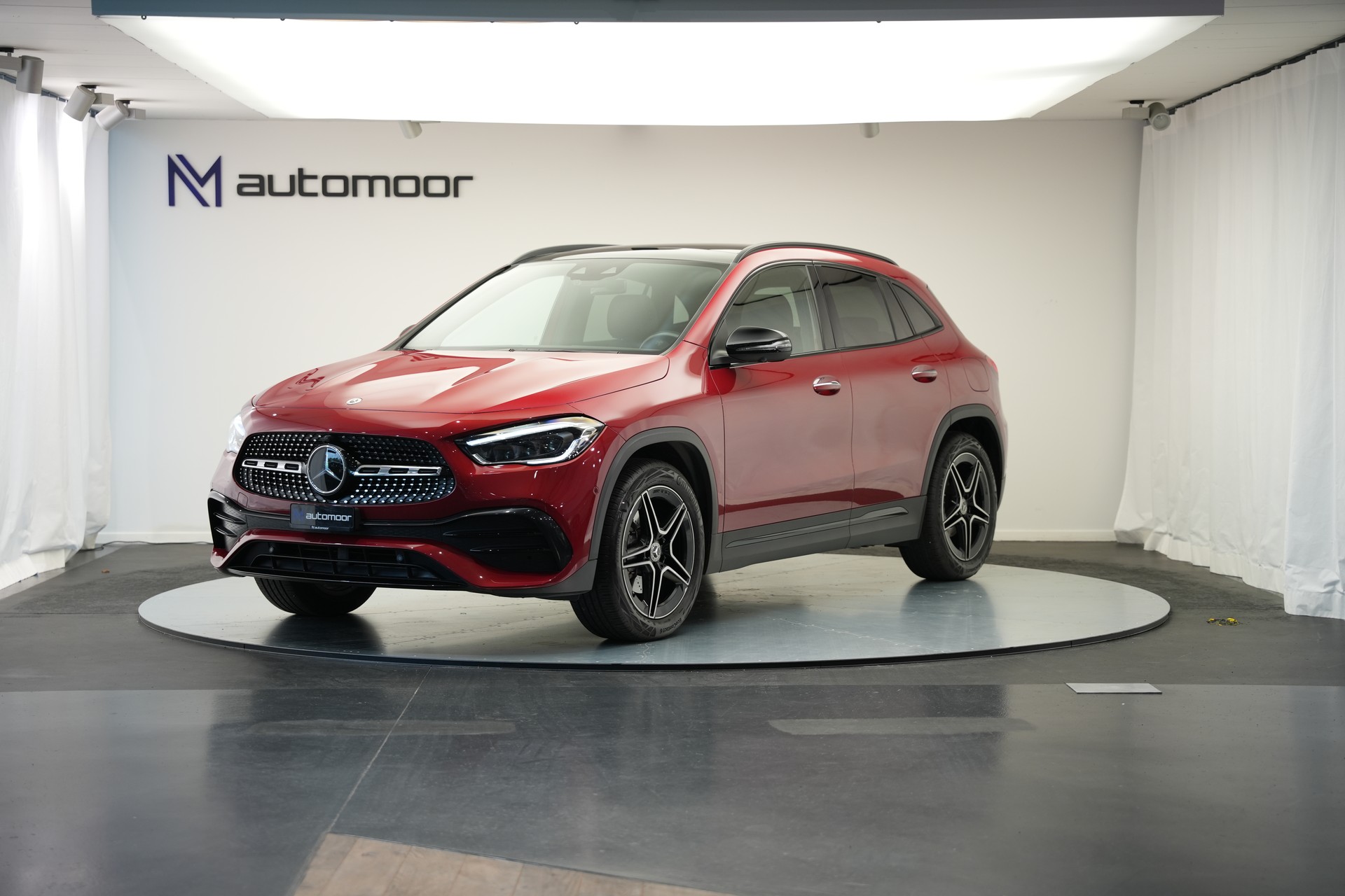 MERCEDES-BENZ GLA 200 AMG Line 7G-DCT *CH-Fahrzeug* *Panorama*