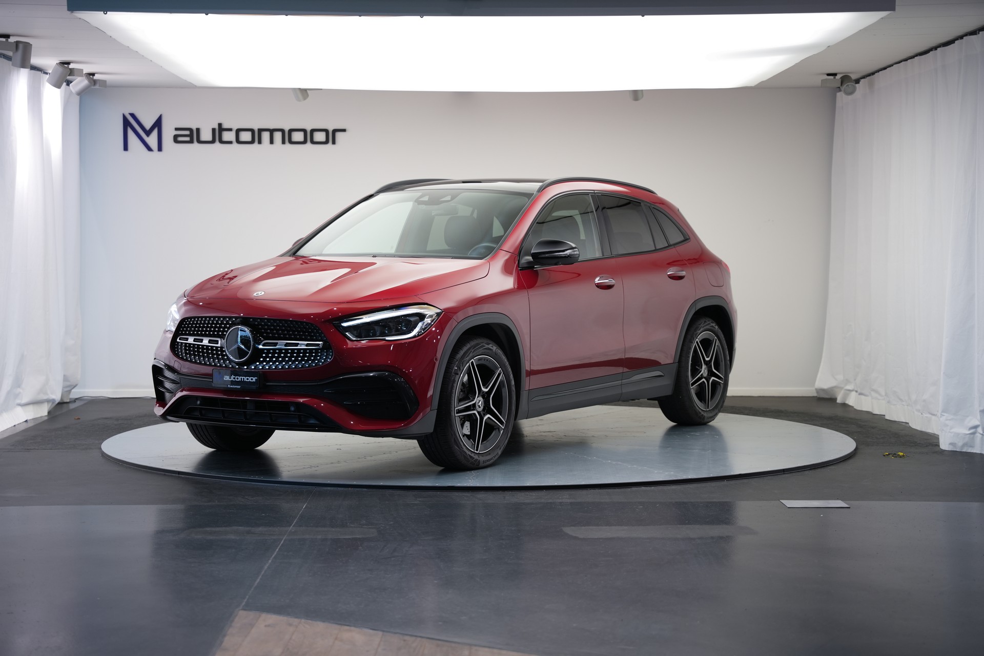 MERCEDES-BENZ GLA 200 AMG Line 7G-DCT *CH-Fahrzeug* *Panorama*