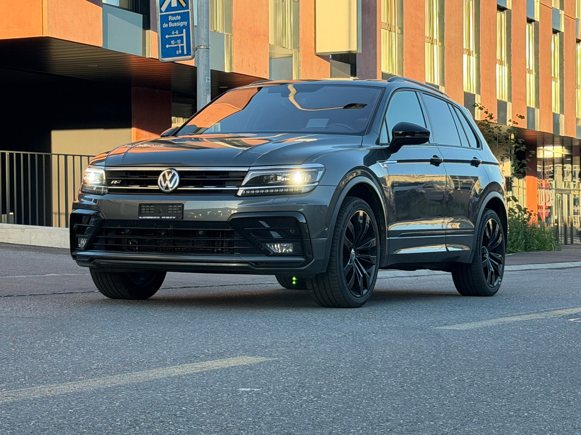 VW Tiguan 2.0 TDI SCR Highline 4Motion DSG-showroom-element-1
