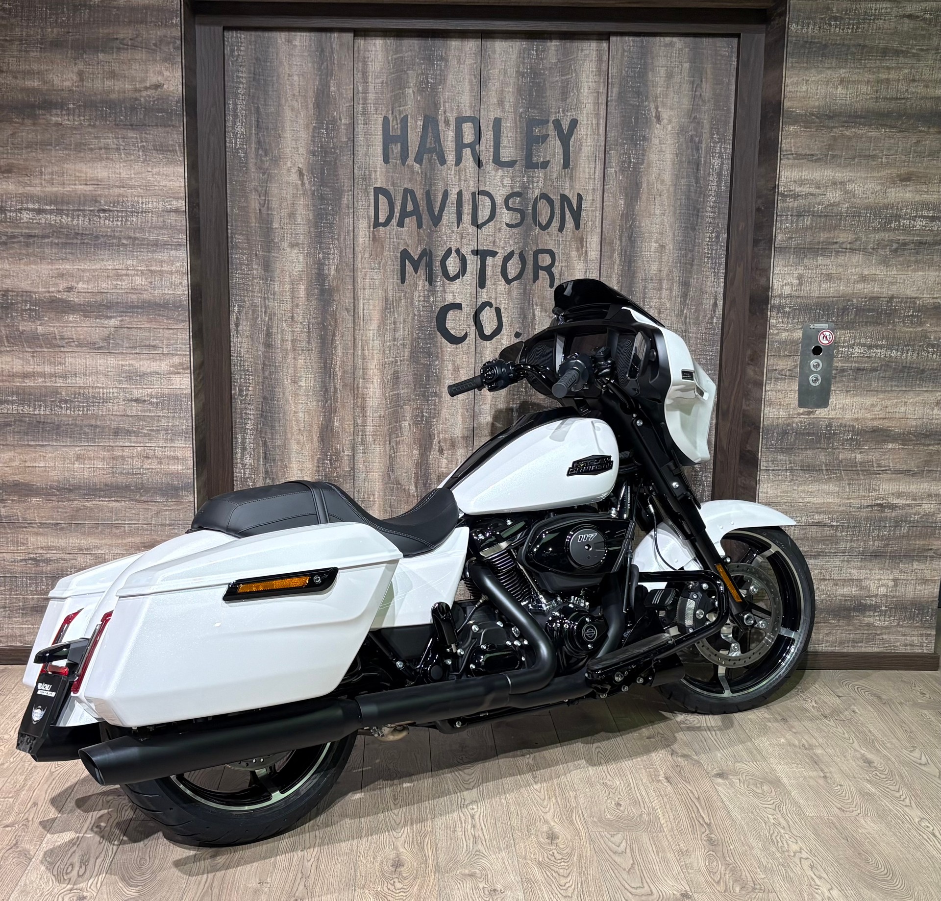 HARLEY-DAVIDSON FLHX Street Glide Black Finish 117-image-5