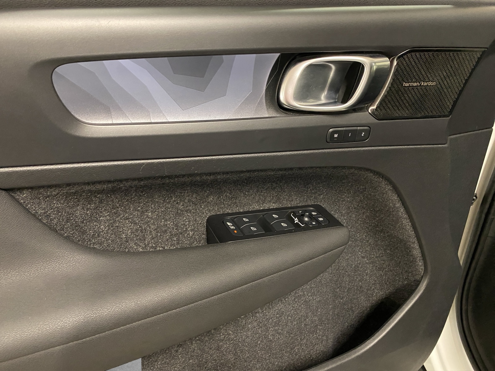 VOLVO C40 P8 Twin Recharge AWD-image-11