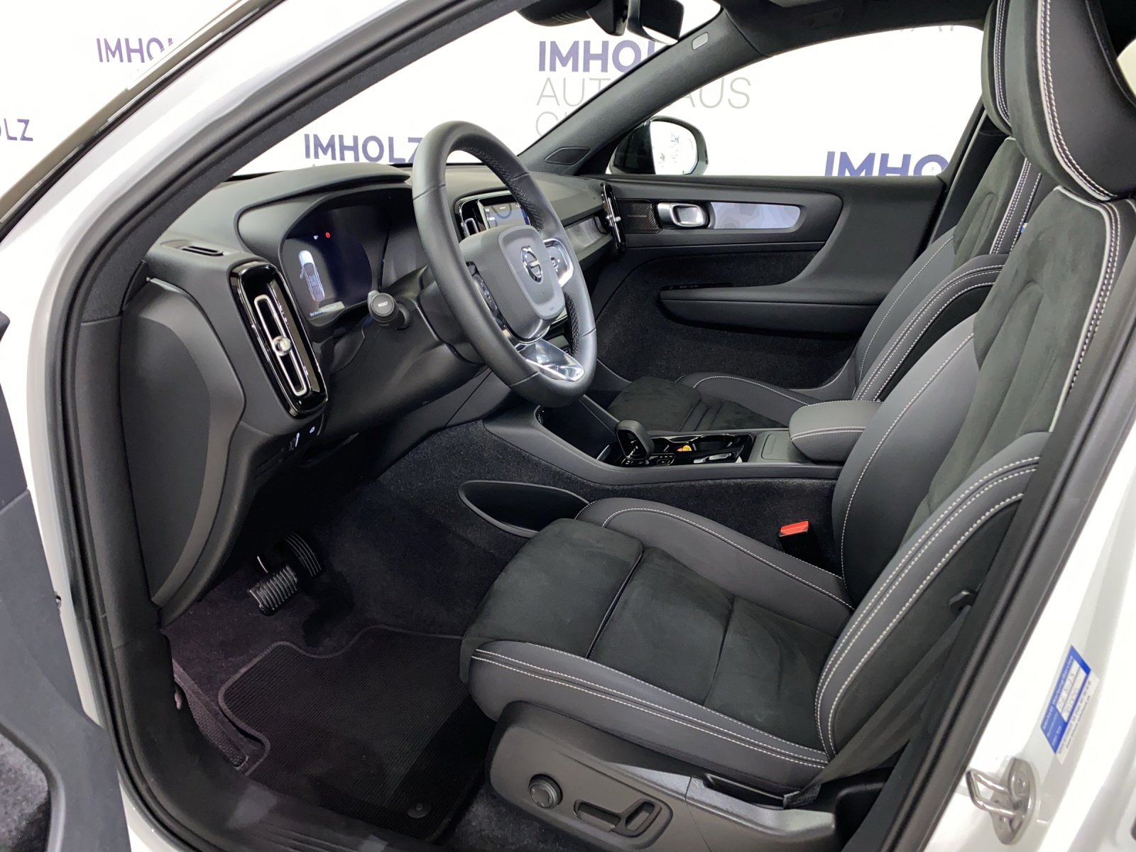 VOLVO C40 P8 Twin Recharge AWD-image-15