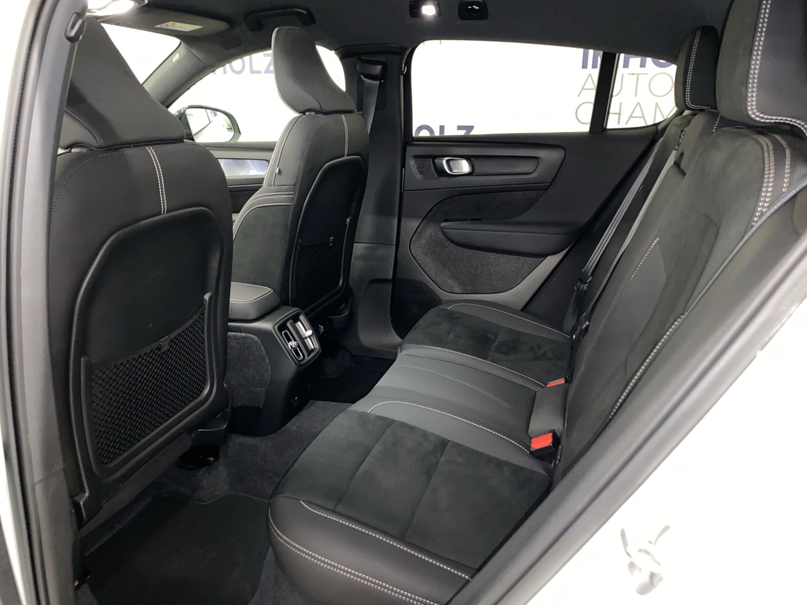 VOLVO C40 P8 Twin Recharge AWD-image-16