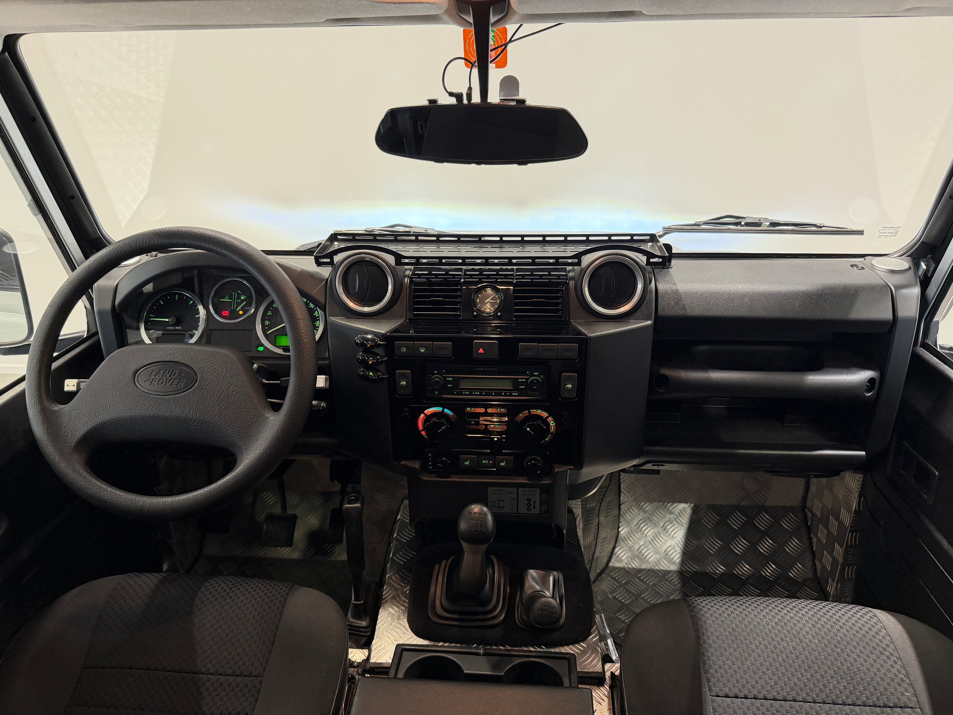 LAND ROVER Defender 110-image-8