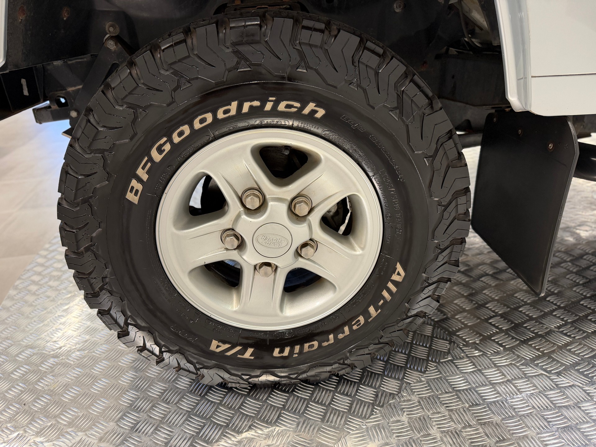 LAND ROVER Defender 110-image-18