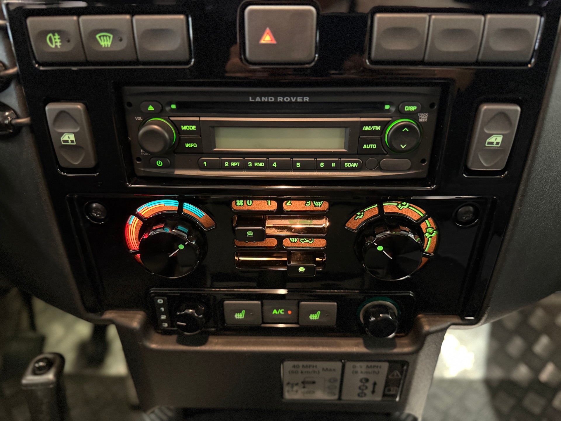 LAND ROVER Defender 110-image-14
