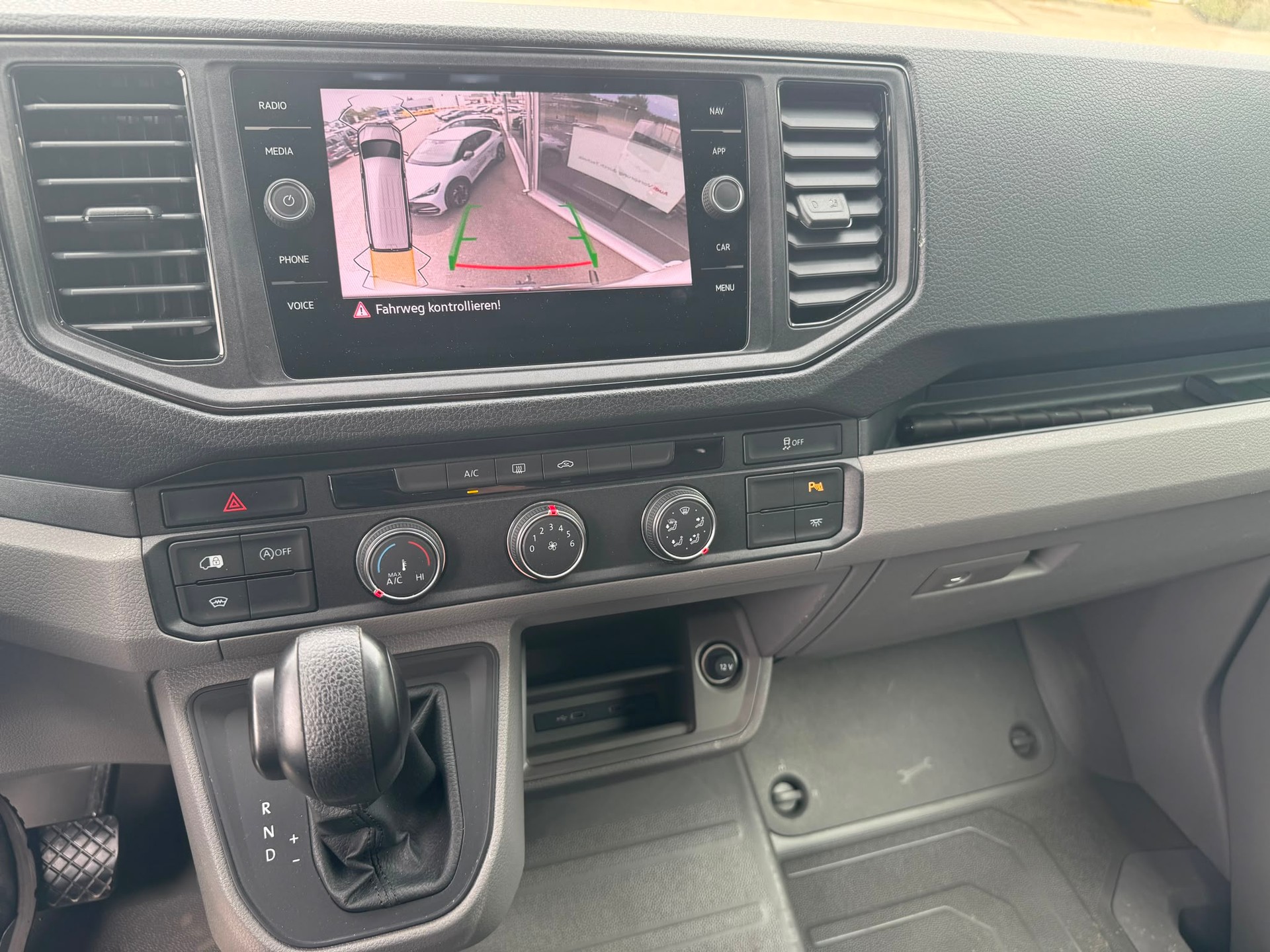 VW Crafter 35 Kawa 2.0 TDI L3/H3 Automat mit Klima-image-13