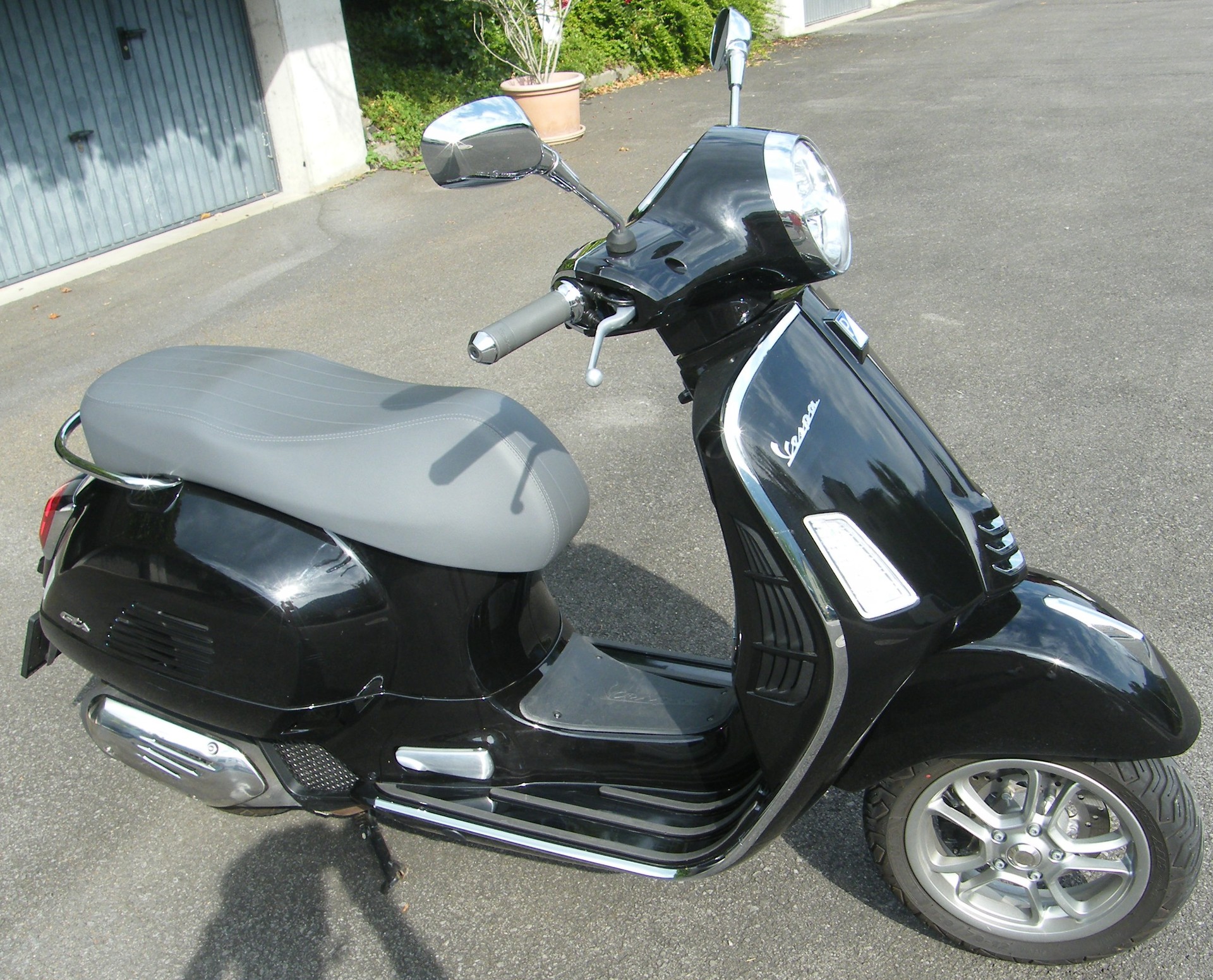 PIAGGIO Vespa GTS 125 ABS-image-0