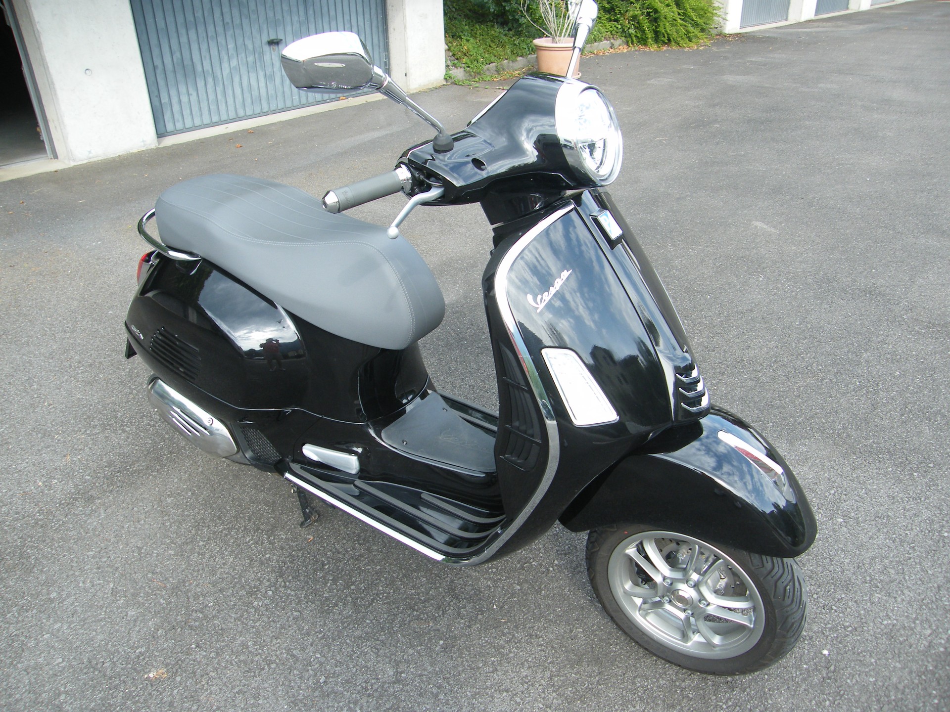 PIAGGIO Vespa GTS 125 ABS-image-9