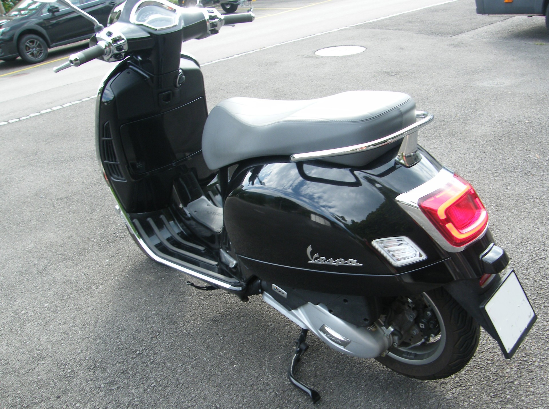 PIAGGIO Vespa GTS 125 ABS-image-1