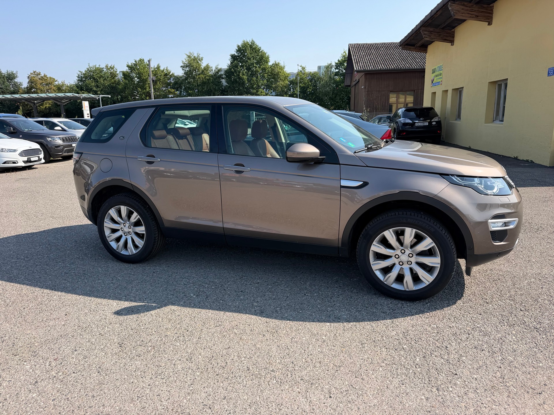 LAND ROVER Discovery Sport 2.0 TD4 SE AT9-showroom-element-3