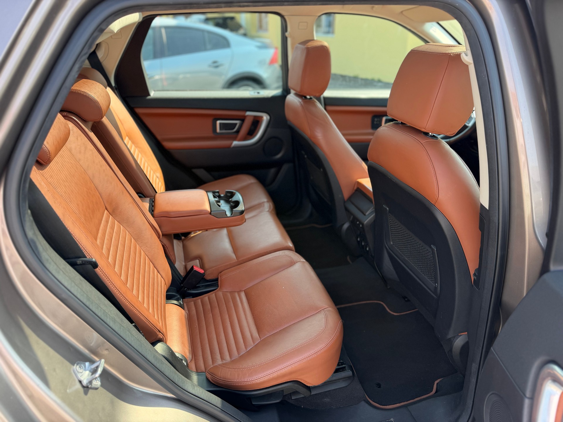 LAND ROVER Discovery Sport 2.0 TD4 SE AT9-image-10