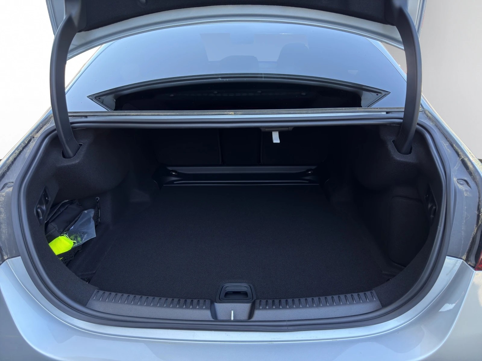 MERCEDES-BENZ E 220 d 4Matic 9G-Tronic-image-11