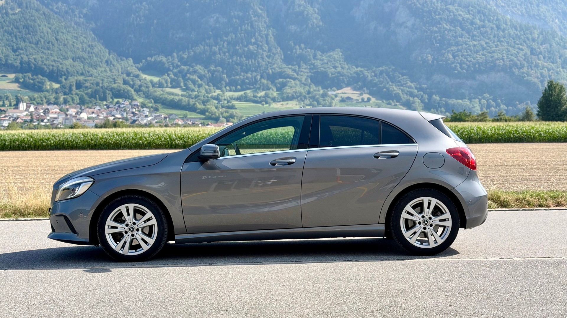 MERCEDES-BENZ A 220 Style 4Matic 7G-DCT-showroom-element-1