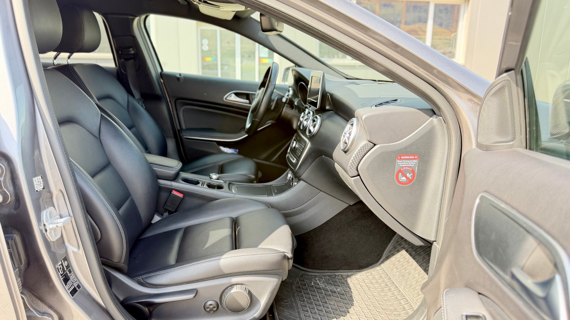 MERCEDES-BENZ A 220 Style 4Matic 7G-DCT-image-12