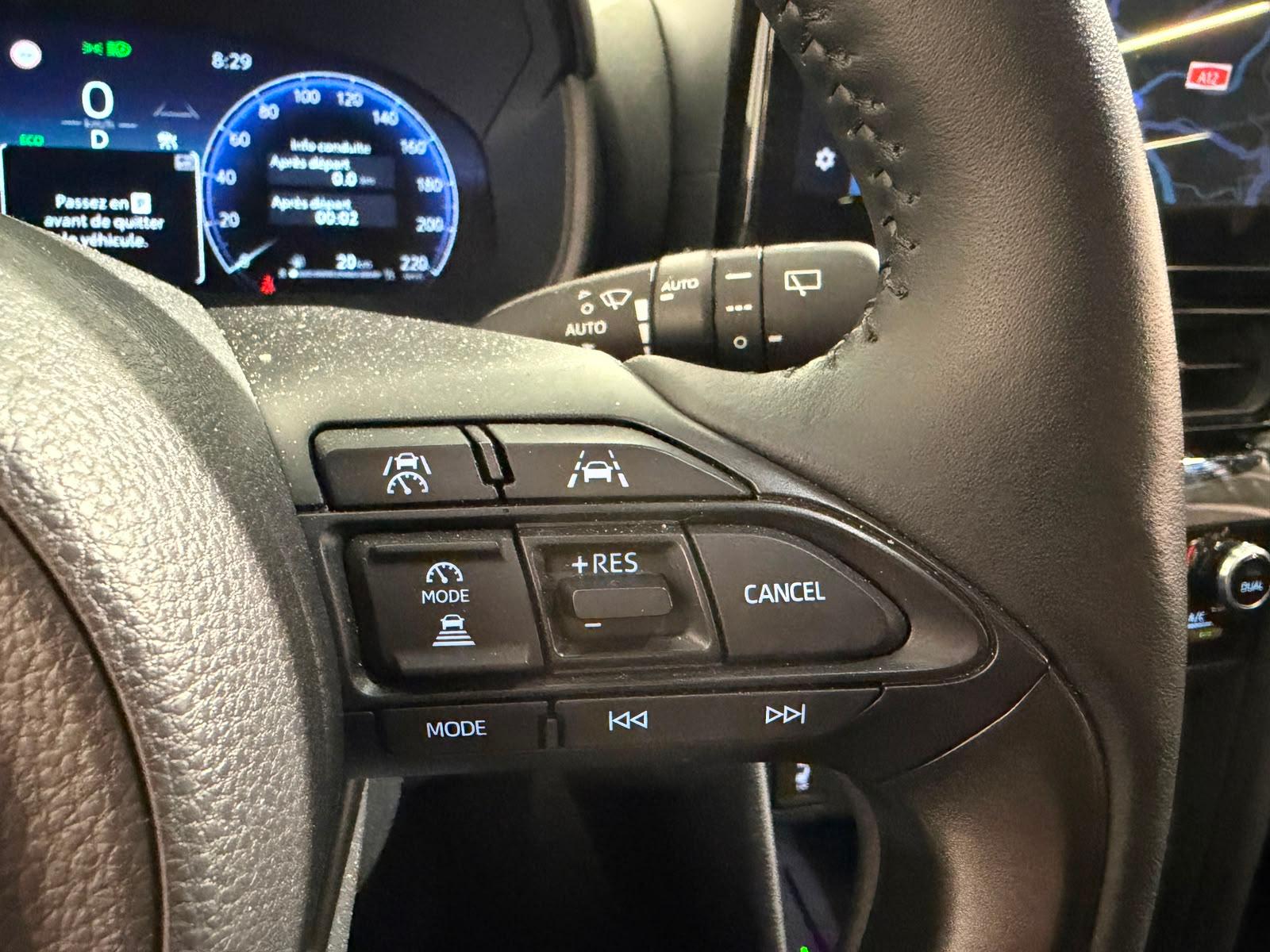 TOYOTA Yaris Cross 1.5 VVT-i HSD Premiere Edition AWD-i-image-9