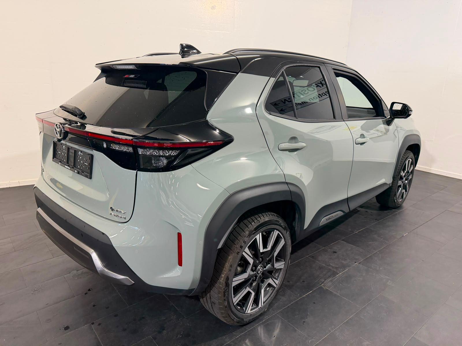 TOYOTA Yaris Cross 1.5 VVT-i HSD Premiere Edition AWD-i-showroom-element-1